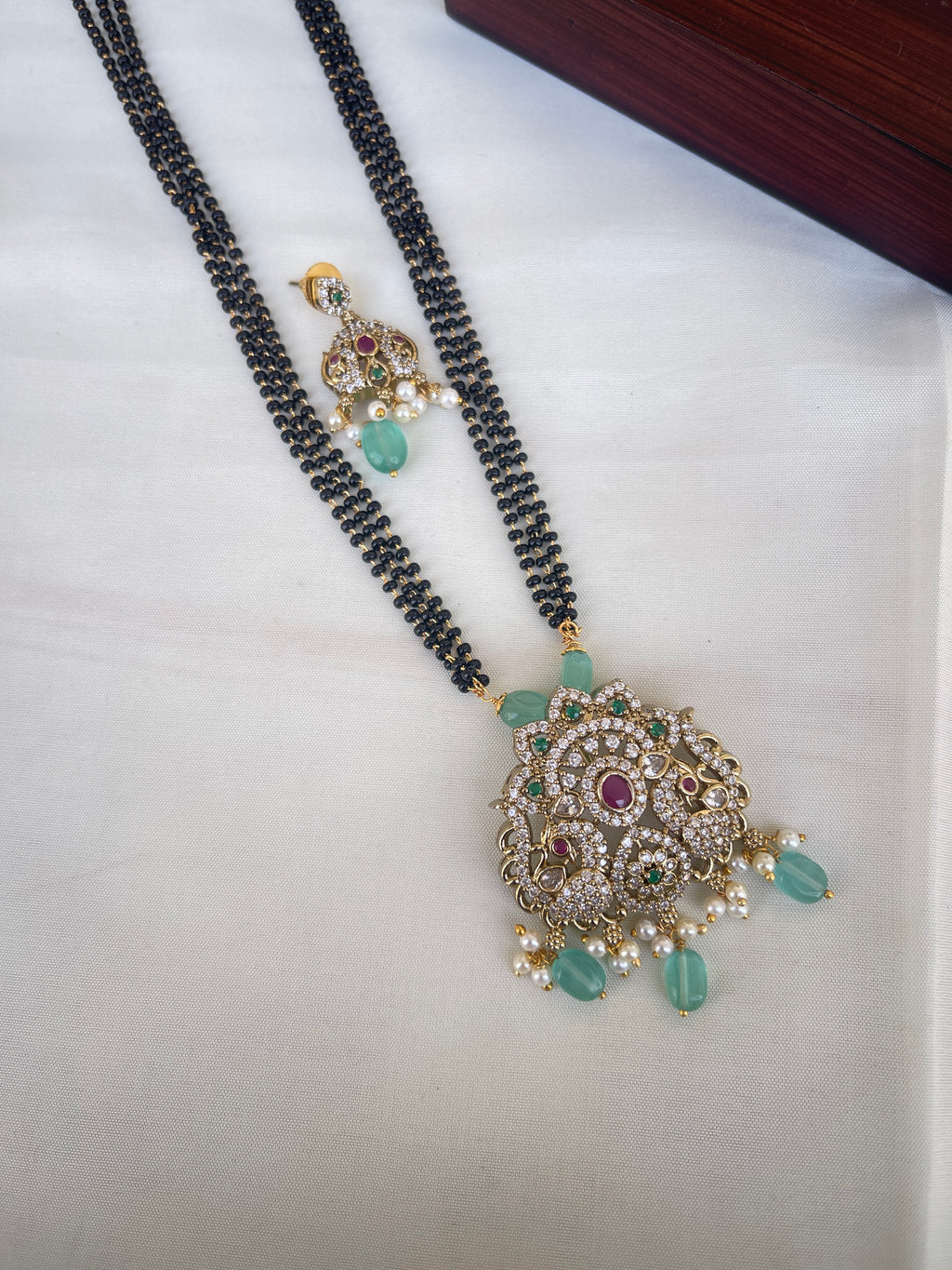3 lines short blackbeads with pendant and earrings bb1629