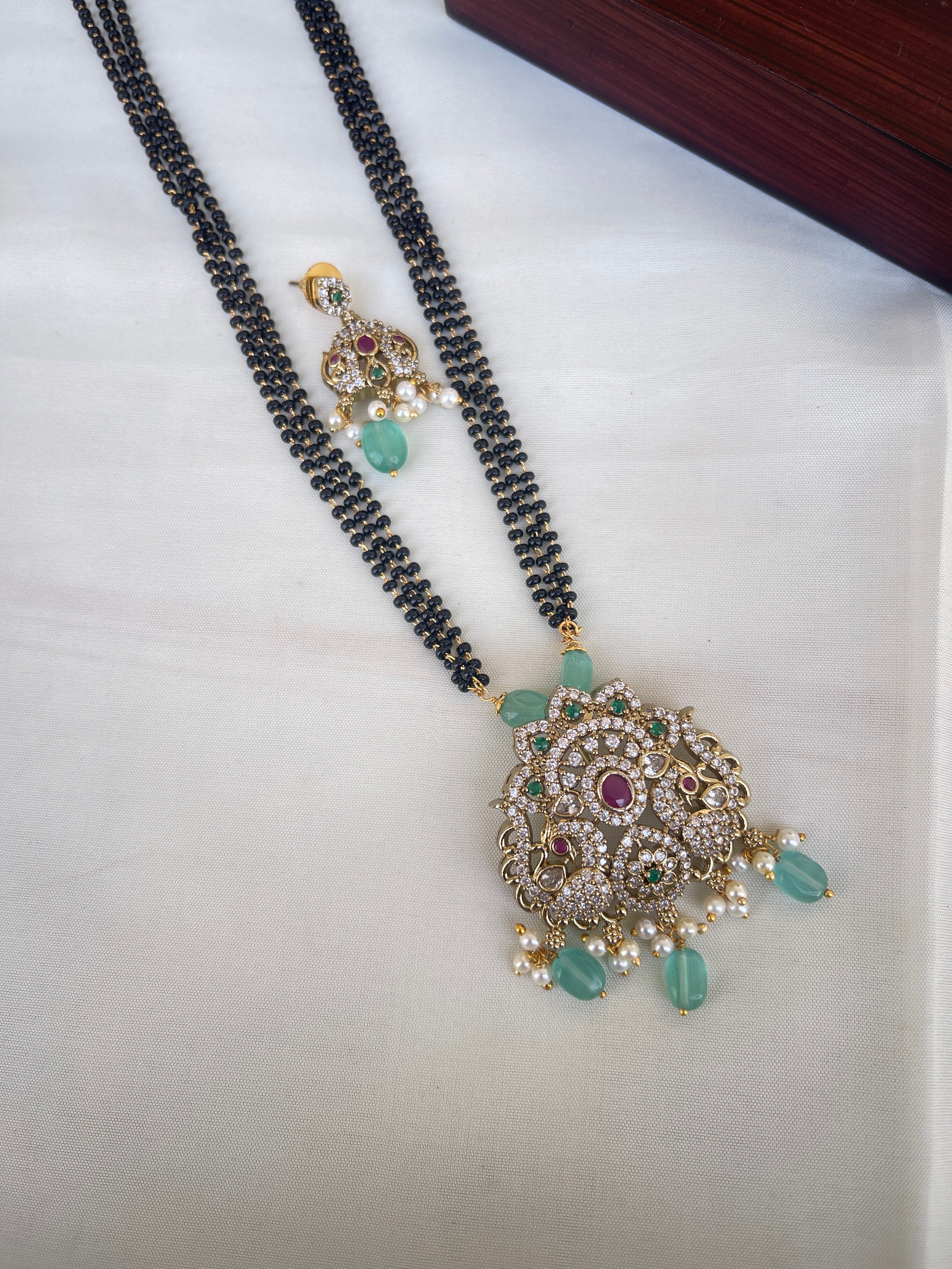 3 lines short blackbeads with pendant and earrings bb1629