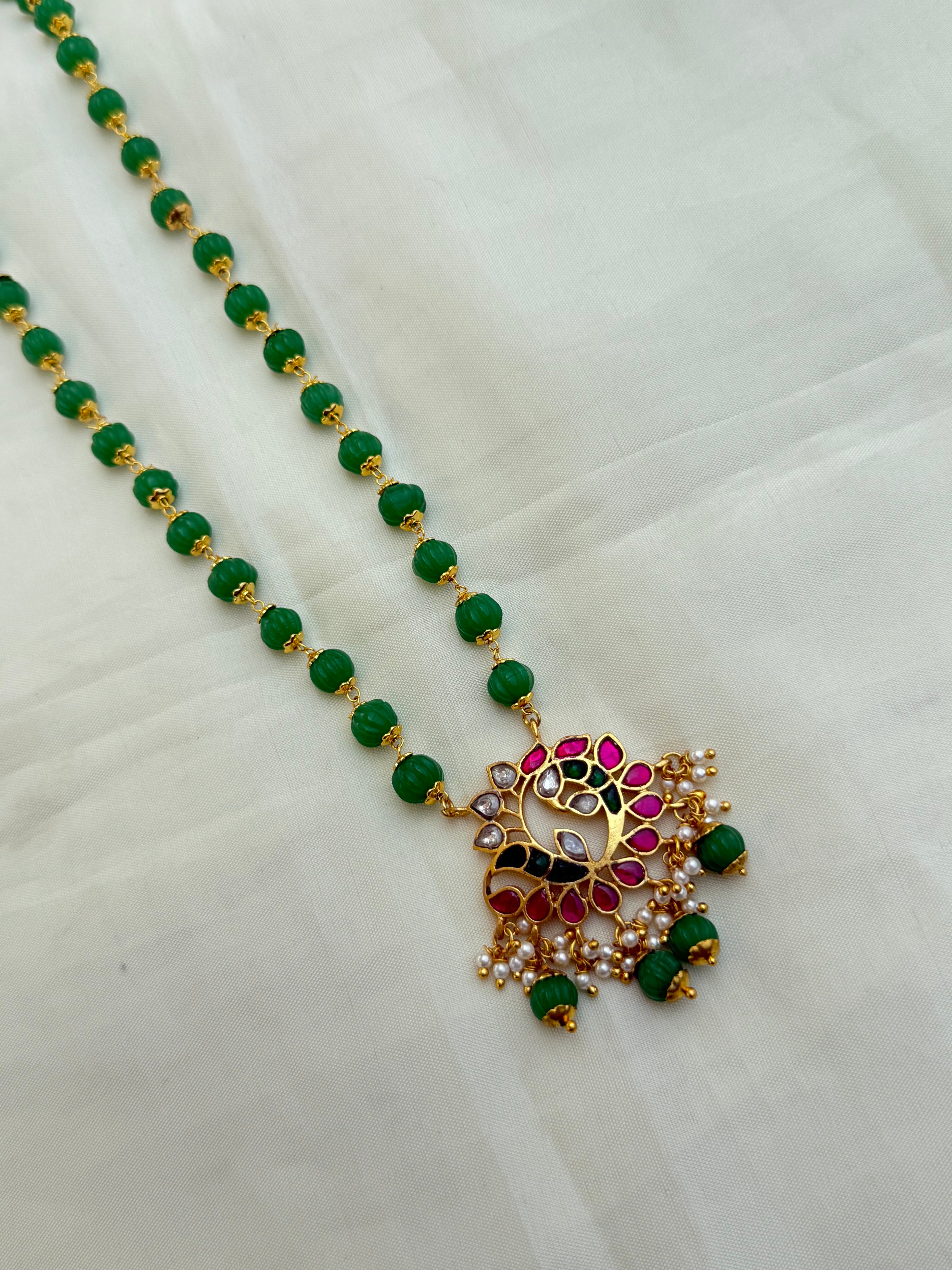 Jk009 pumpkin beads with jadau Kundan pendant
Size(20-22) inches approximately