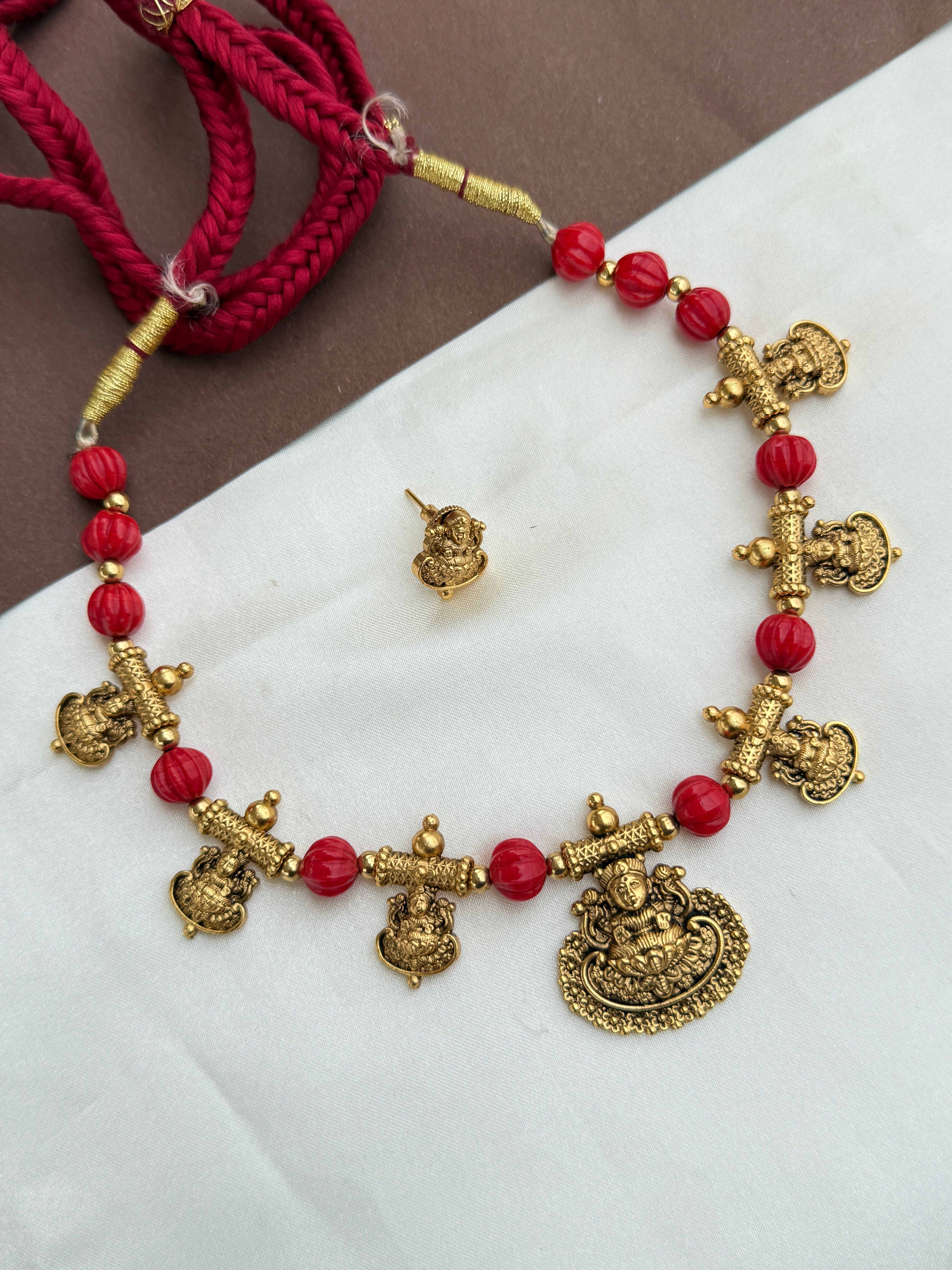 Ns516 lakshmi devi pendants thread neckset