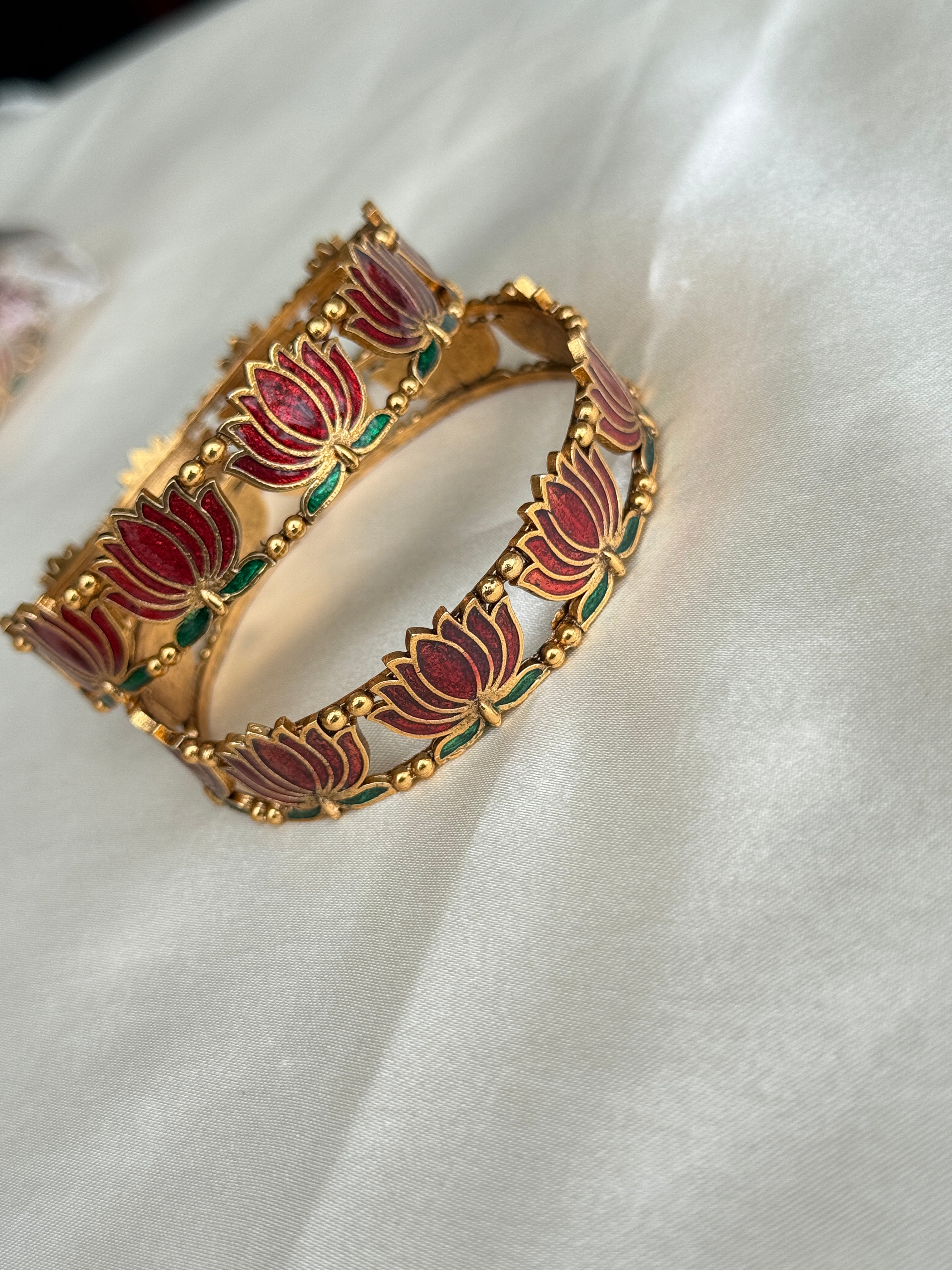 Sb114 lotus bangles