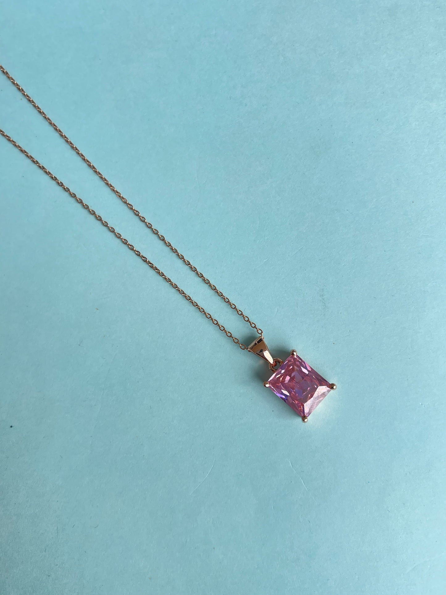Simple dailywear chain with square pendant