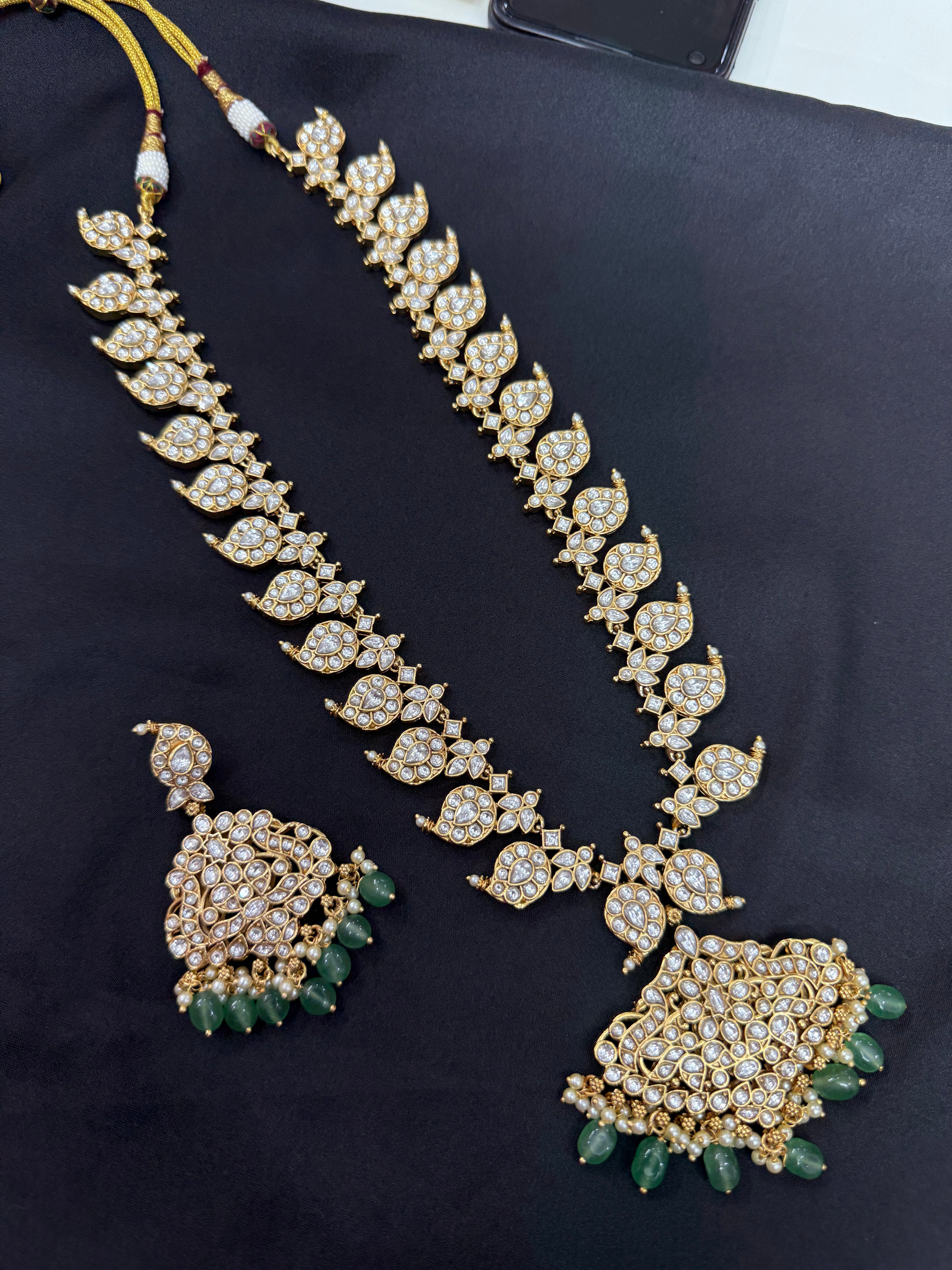 Mh001 reversible mango haram one side is uncut Kundan and the other side is kemp