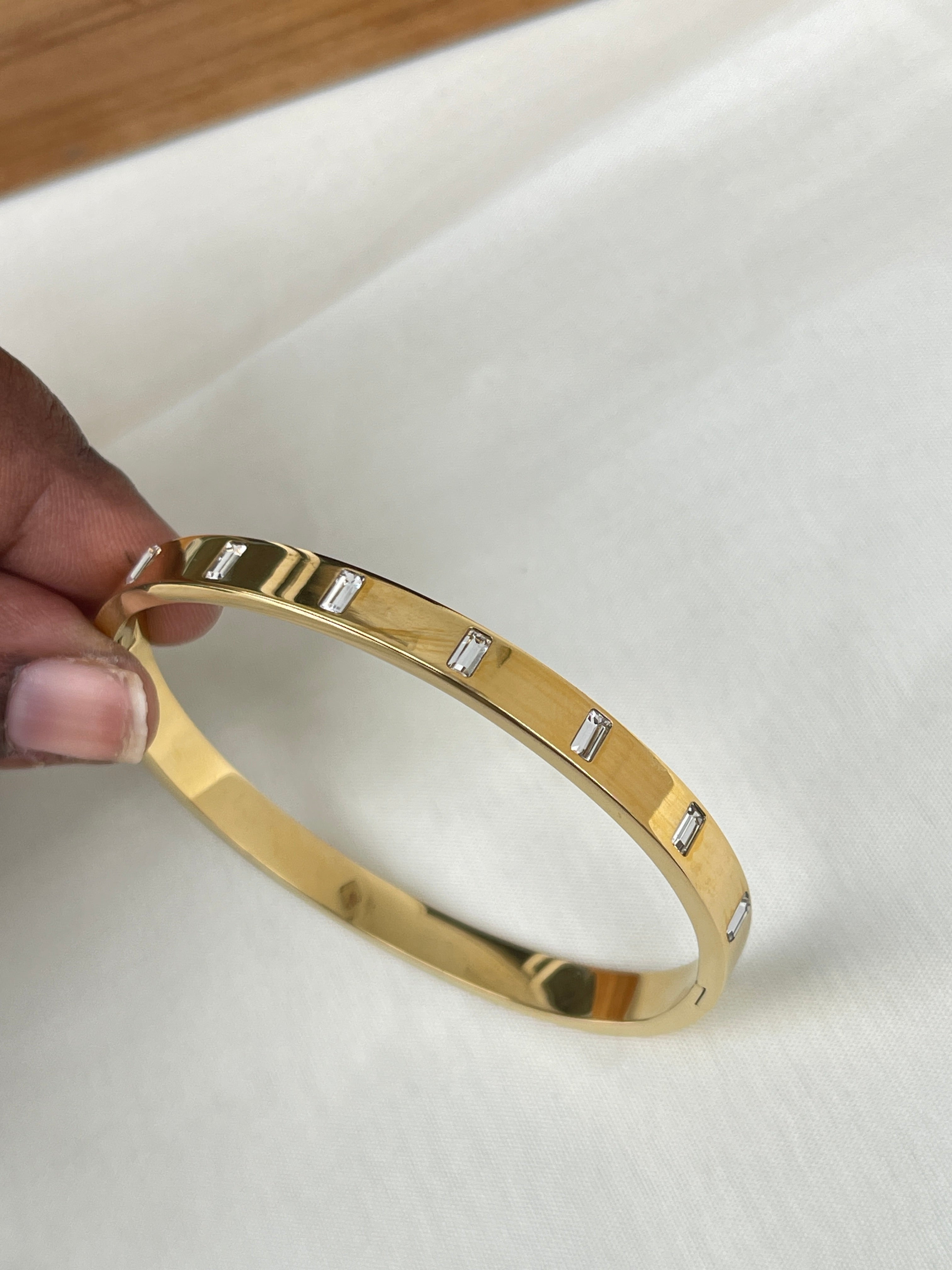 7 stone gold bracelet
