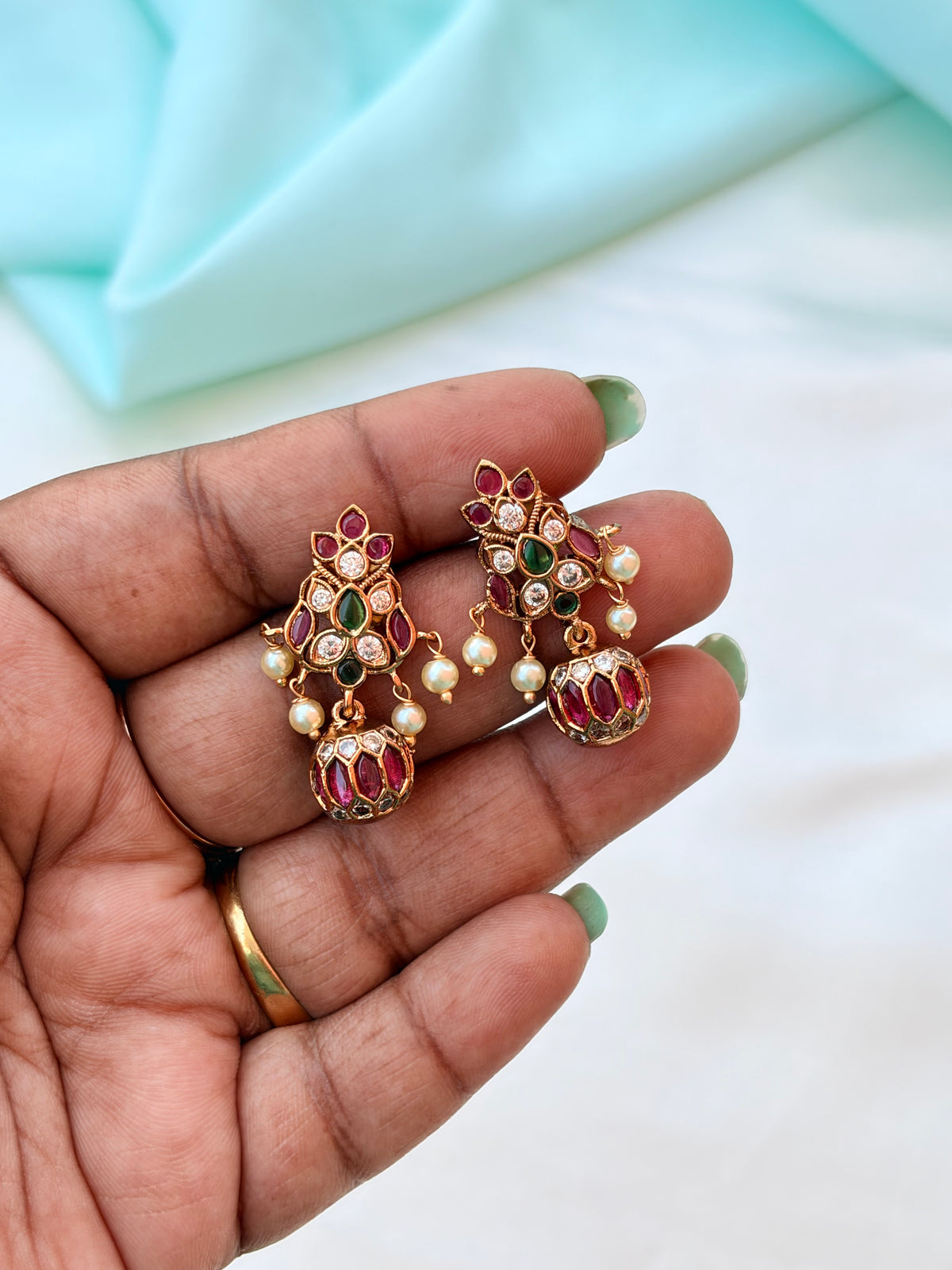 Kemp small pearl ball back push earrings Er946