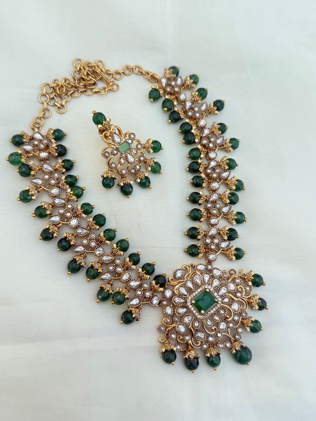 Ns30002 uncut Kundan green beads Neckset
