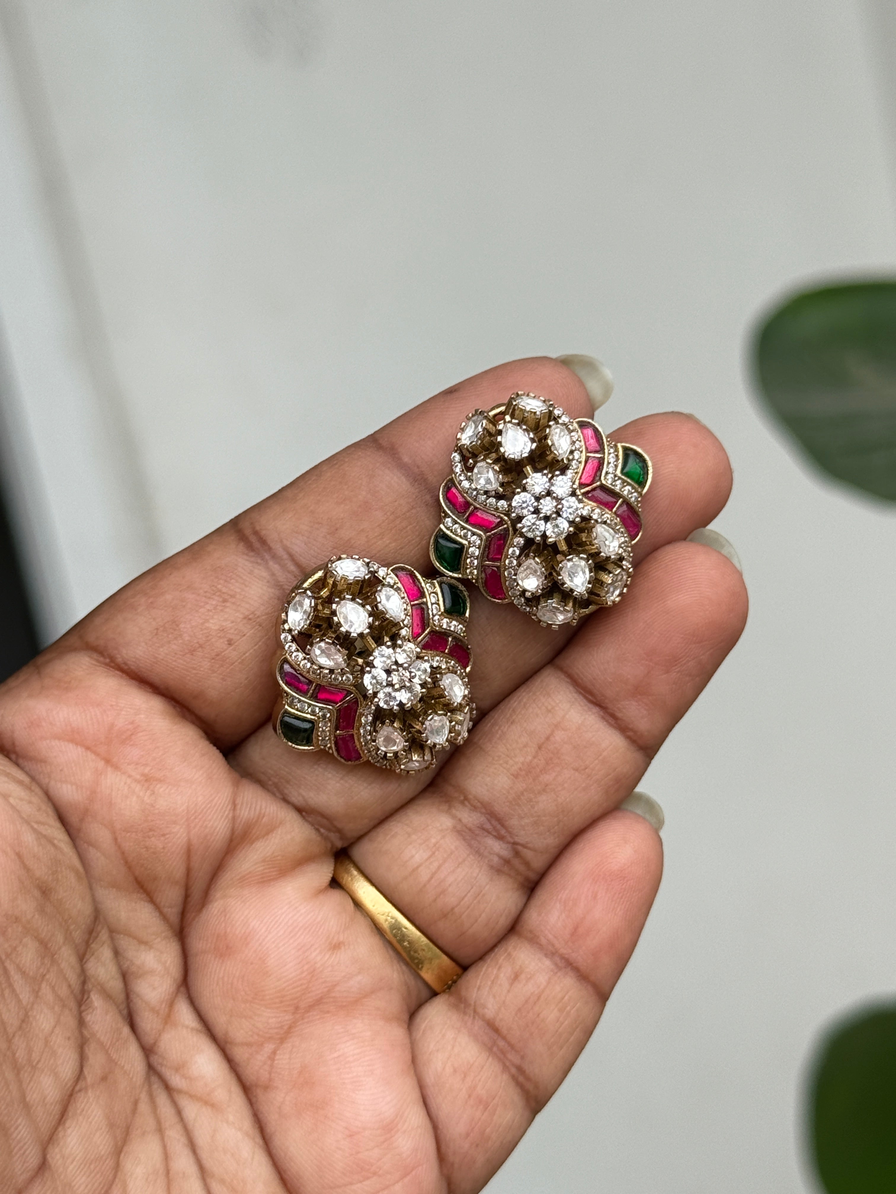 St017 jadau Kundan moissanite studs
