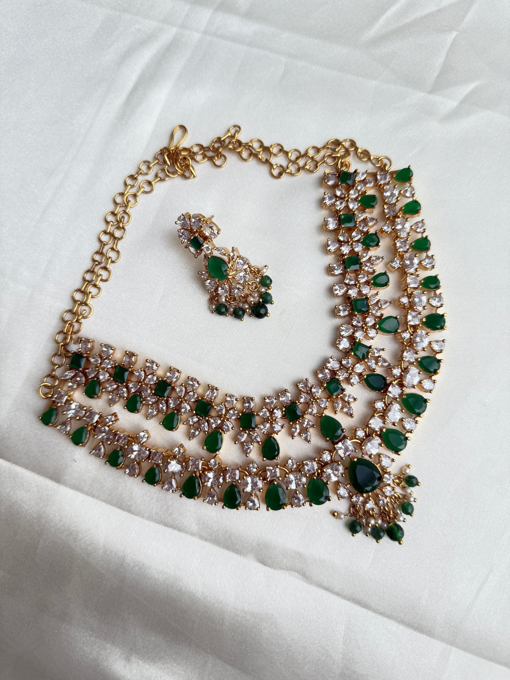 Ns340 2 steps emerald uncuts neckset