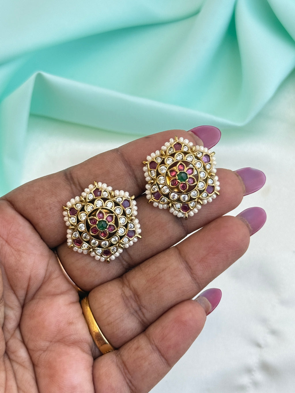 St036 Kemp flower pearl studs