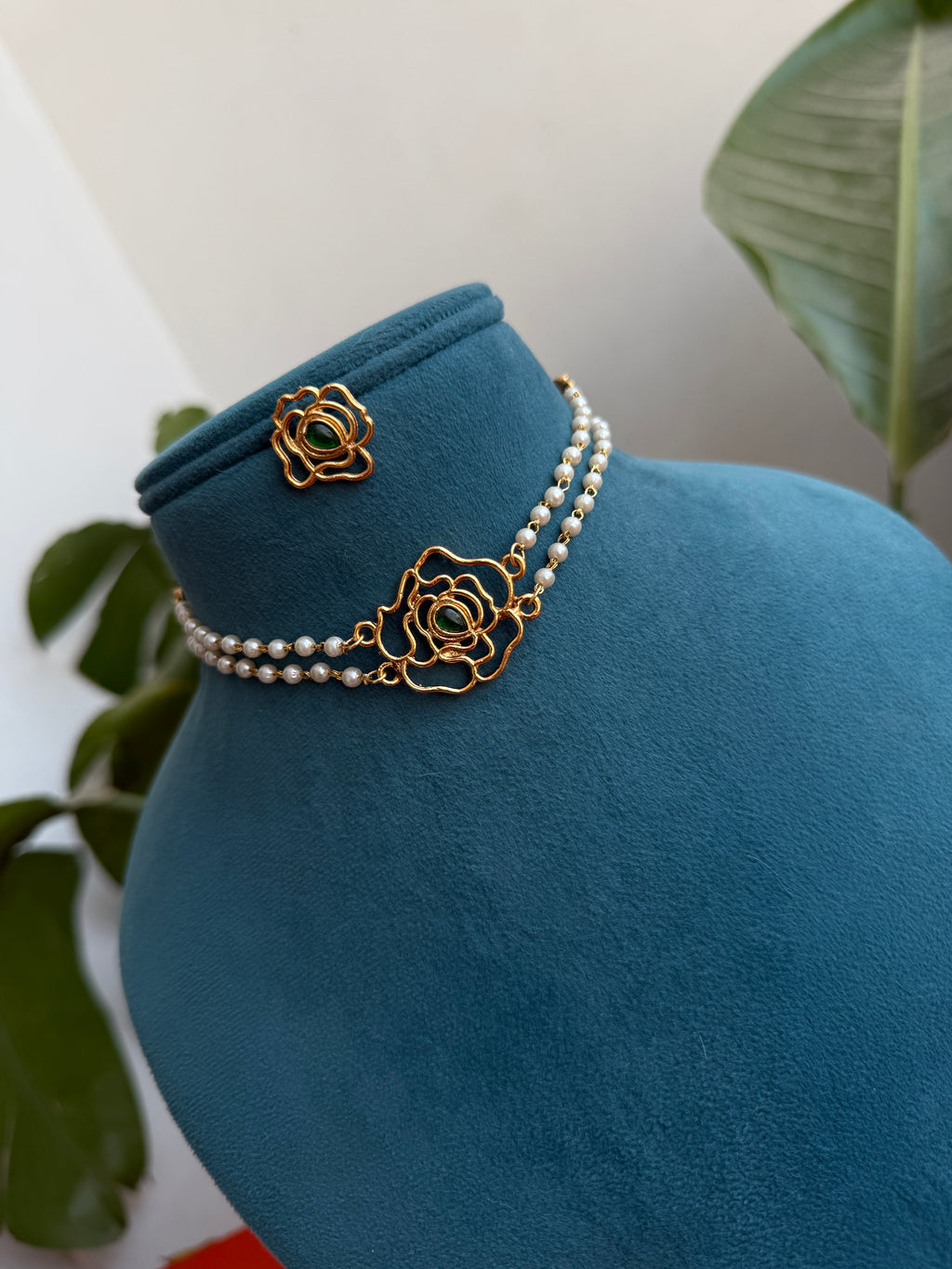 Pearl choker in 2 Colors ruby and green ns641