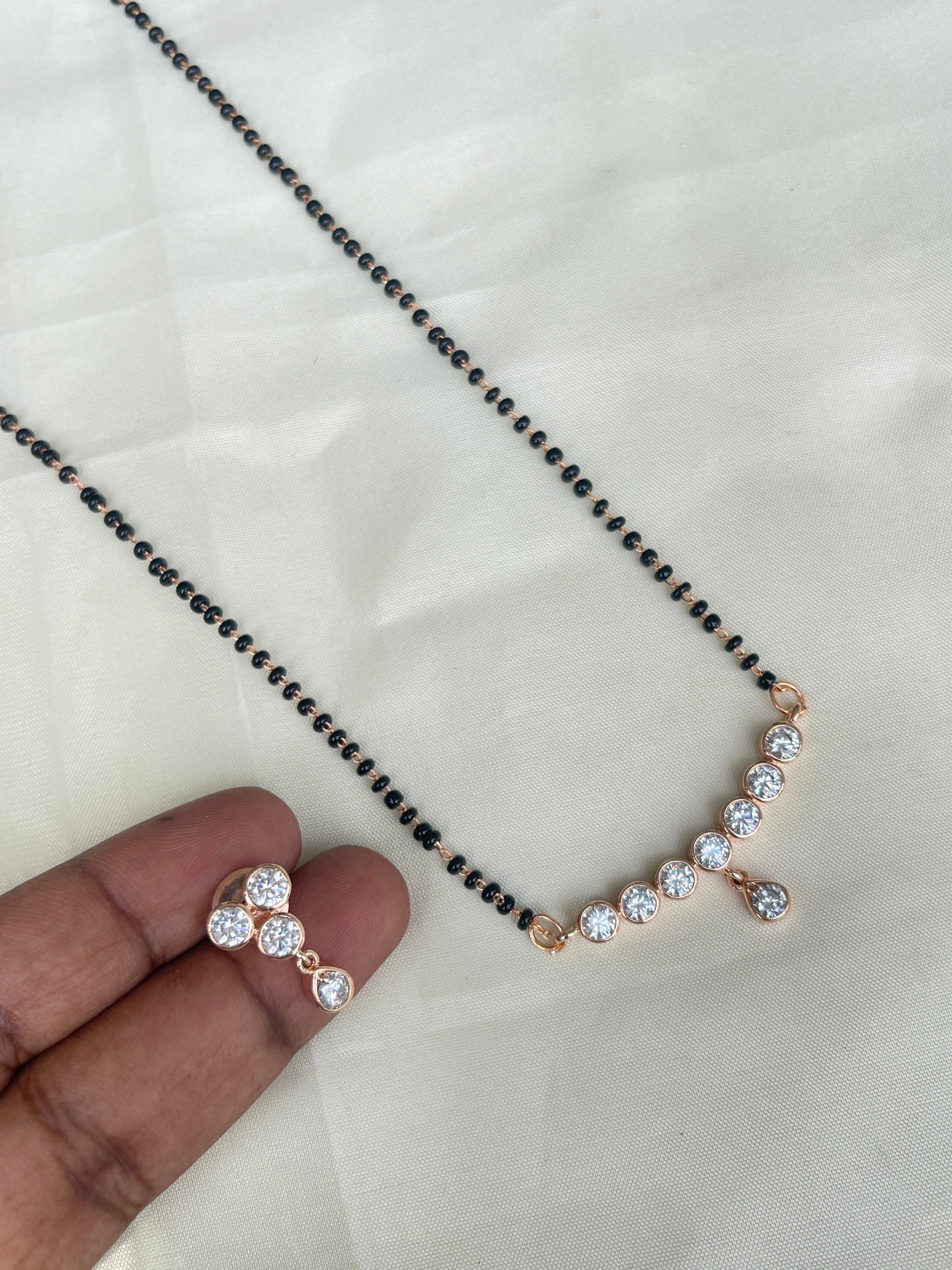 7 stones locket with single line short blackbeads and earrings bb1625