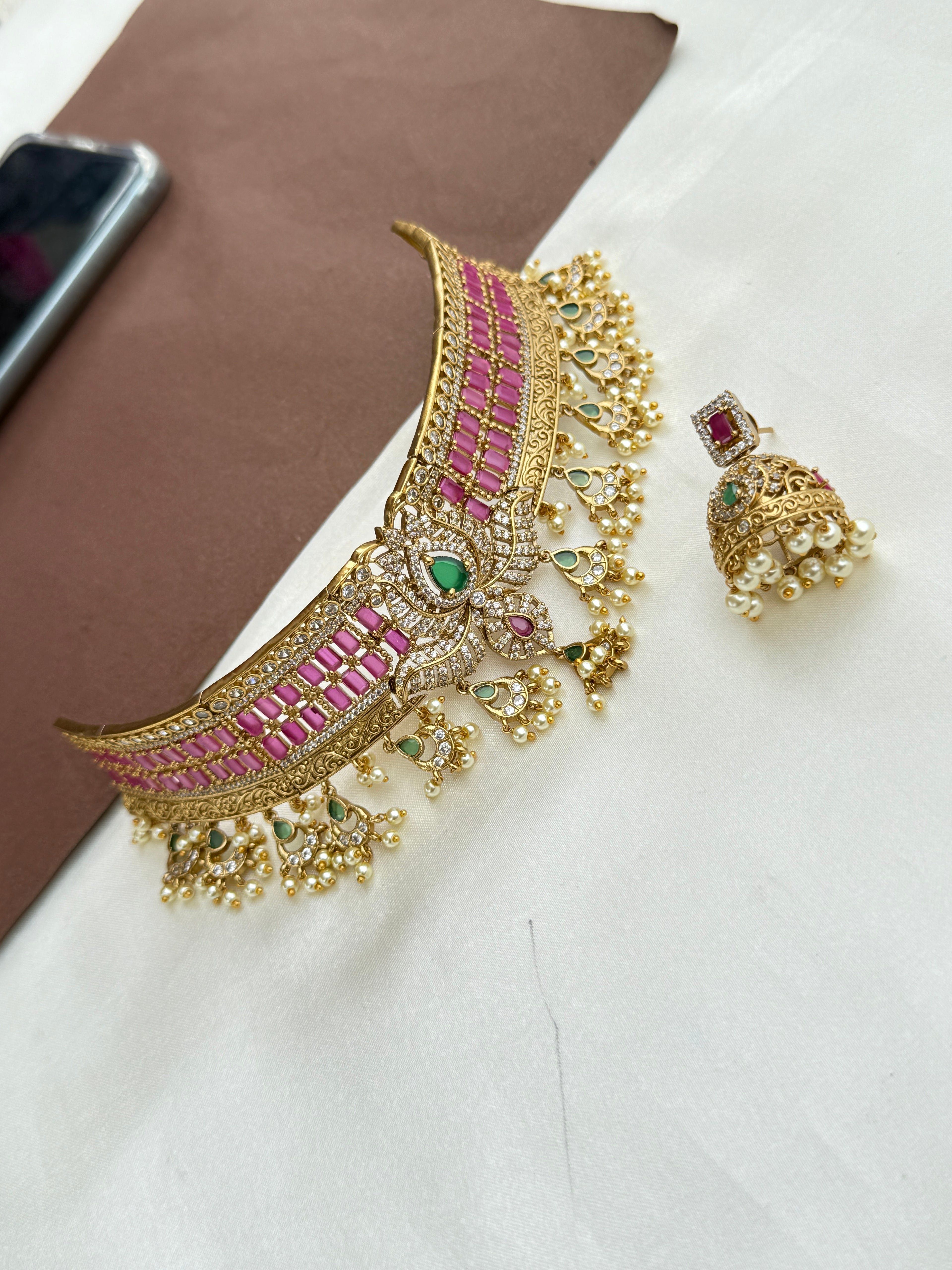 Ch018 emerald pink choker