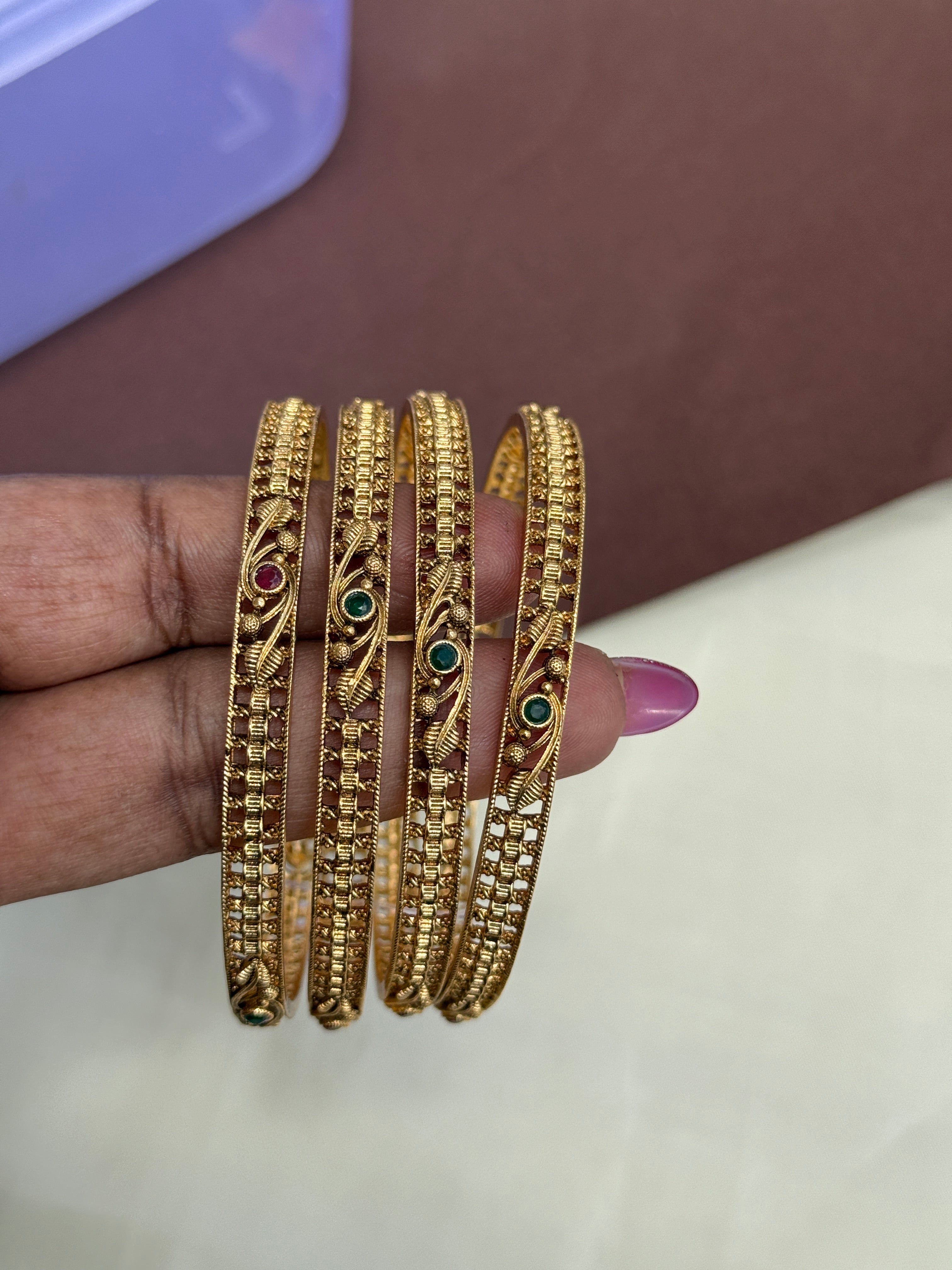 Sb107 set of 4 flower bangles..!
