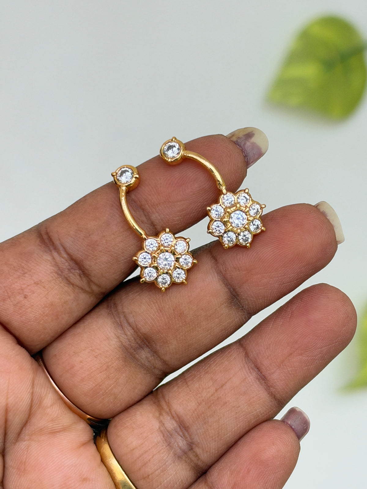 Ph811 Panchaloham flower stone back screw earcuffs