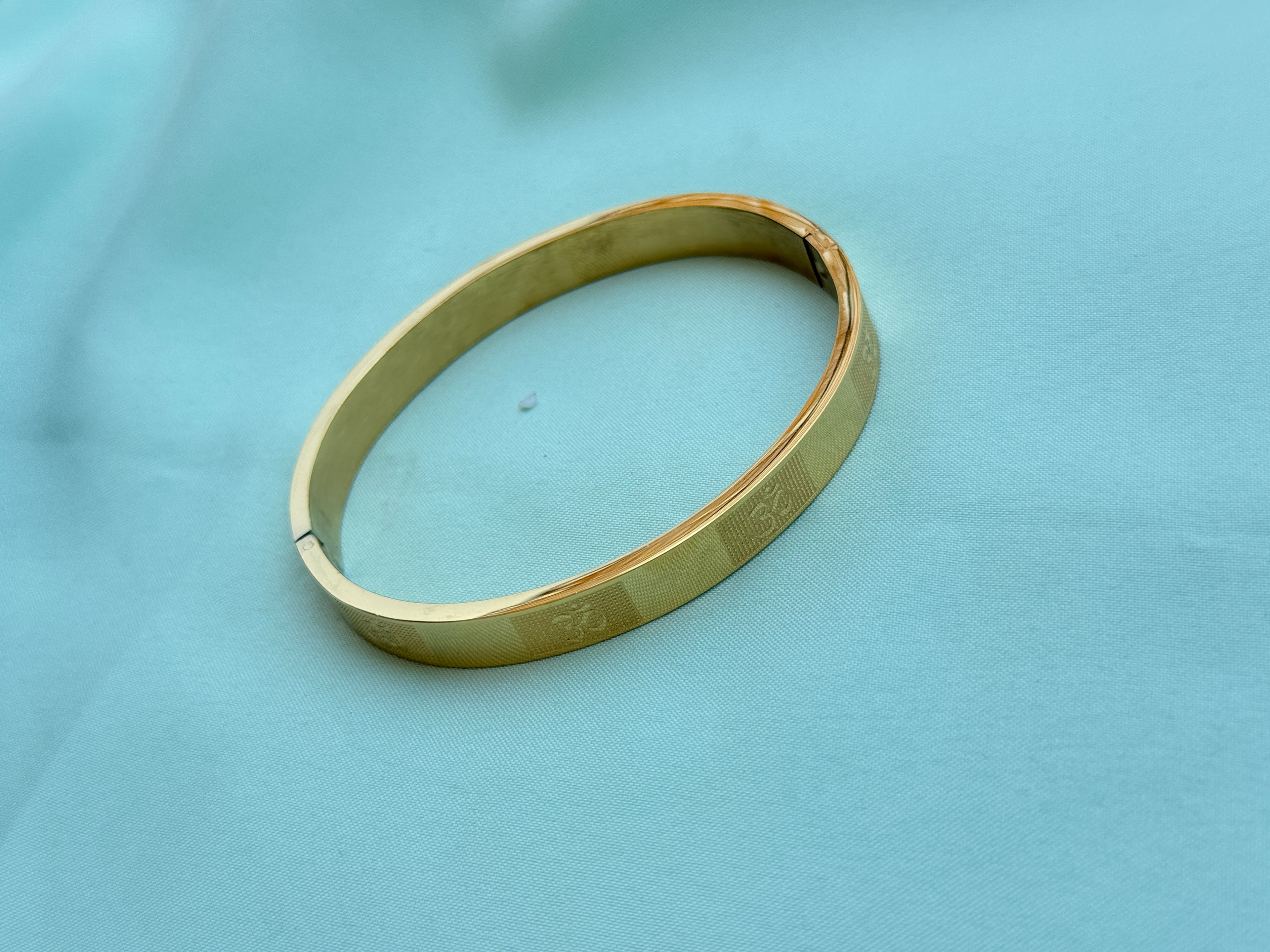 Mn025 openable anti tarnish  om kada bracelet