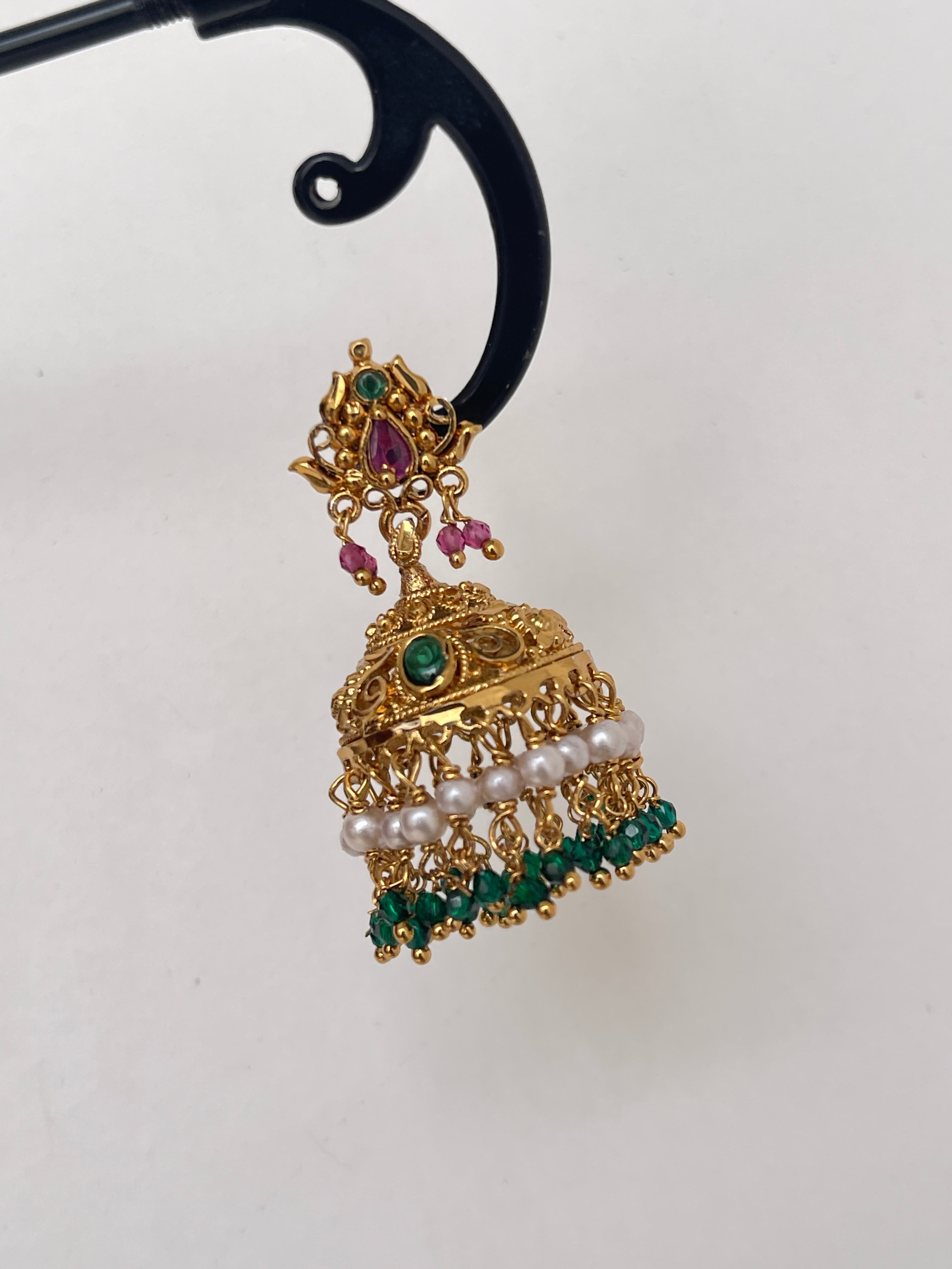 Green pearl butta earrings