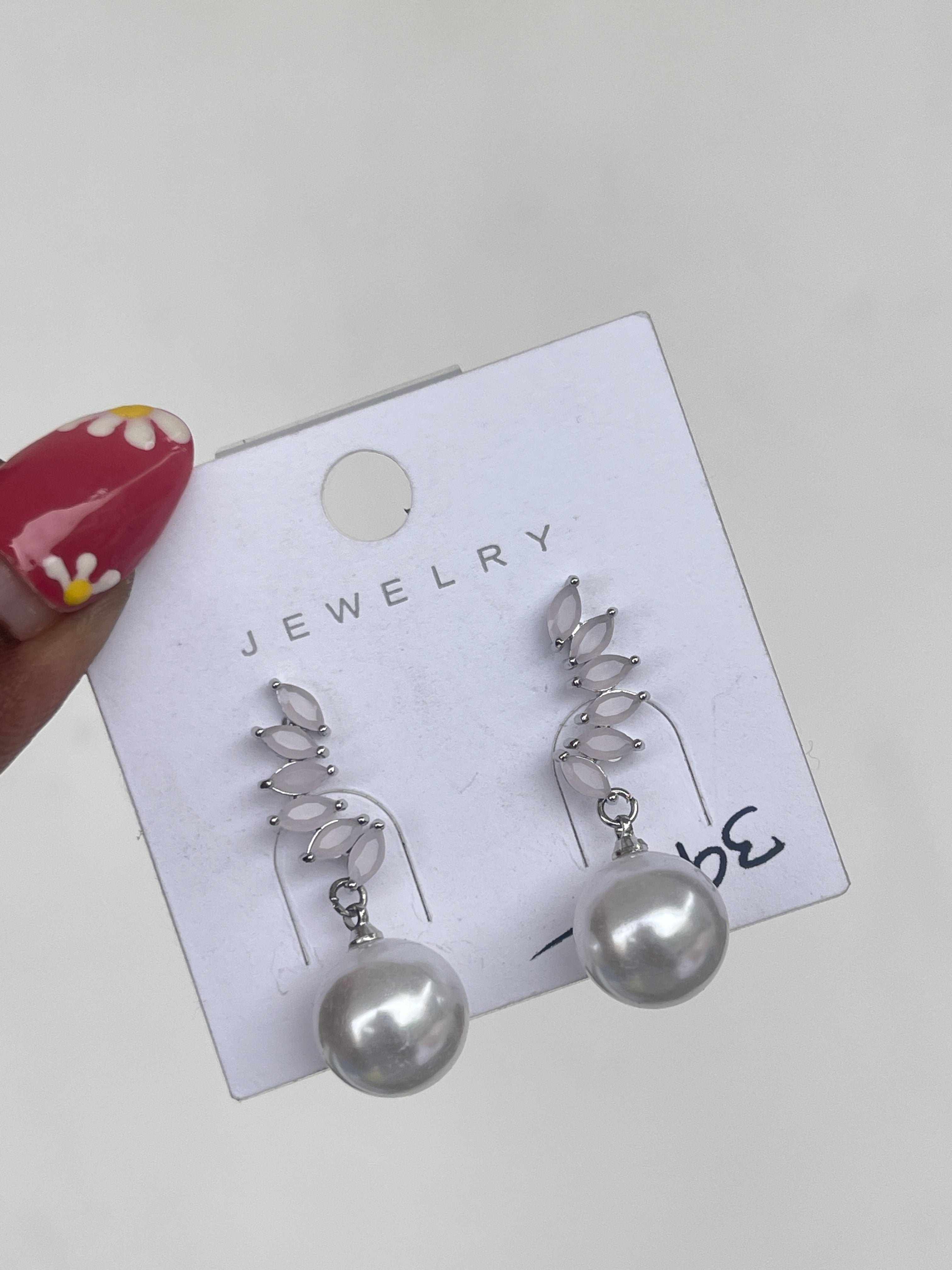 Silver pearl earrings Color won't fade