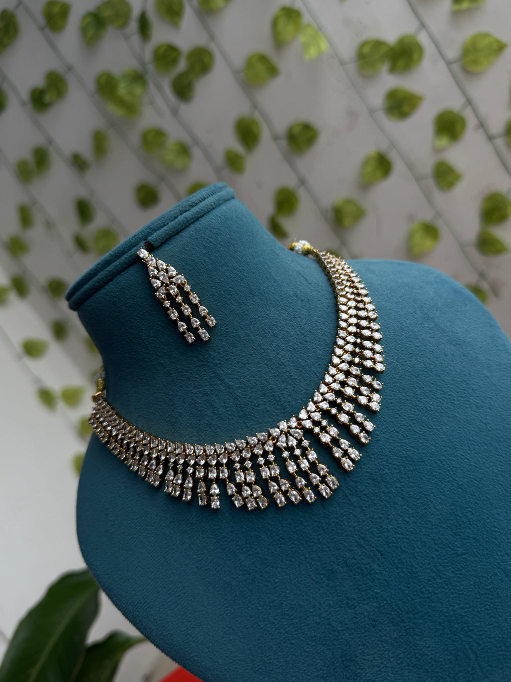 Unique Crystal droplet diamond finish  short neckset with earrings ns888