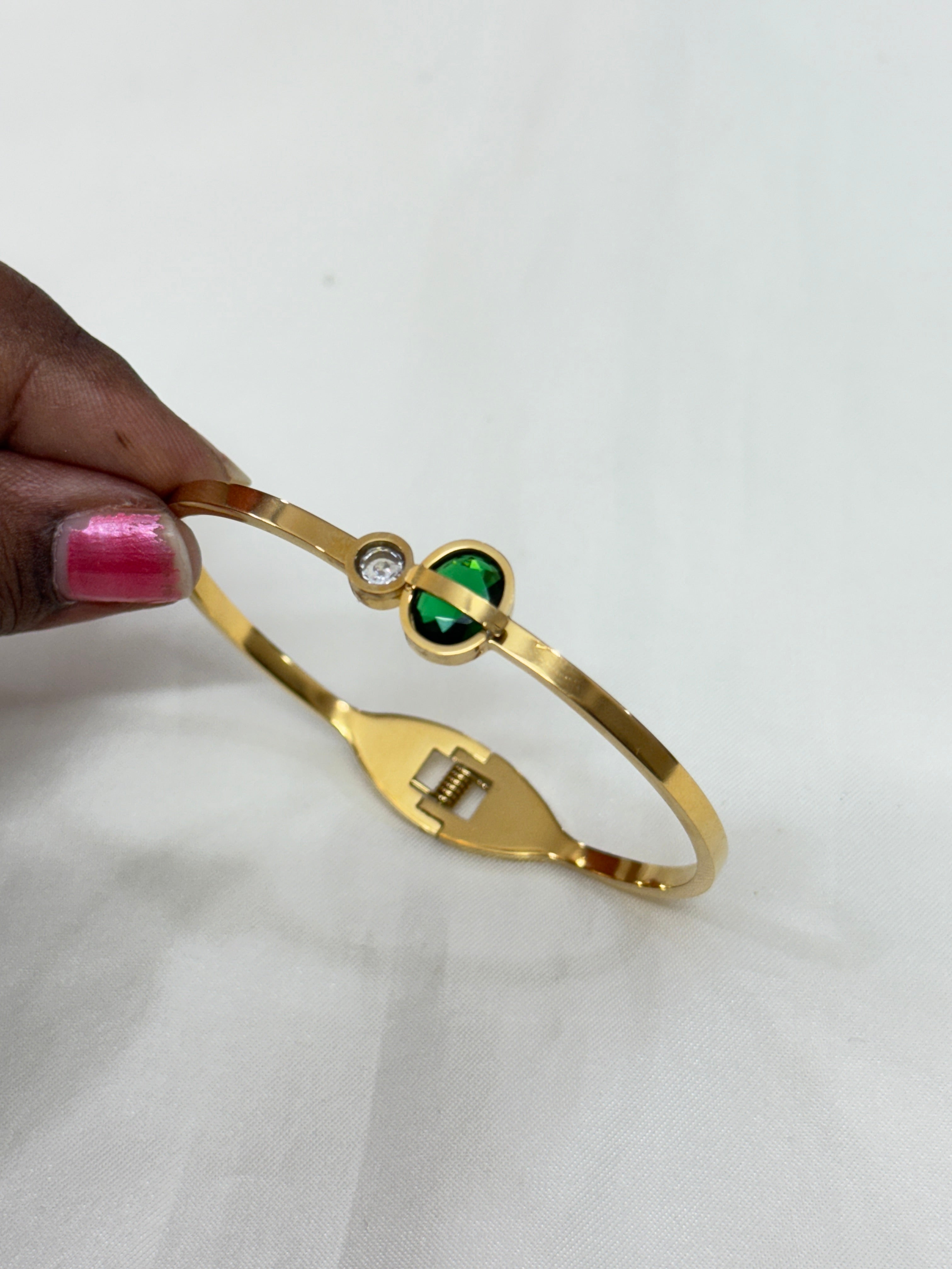 Ab043 green stone openable anti tarnish bracelet