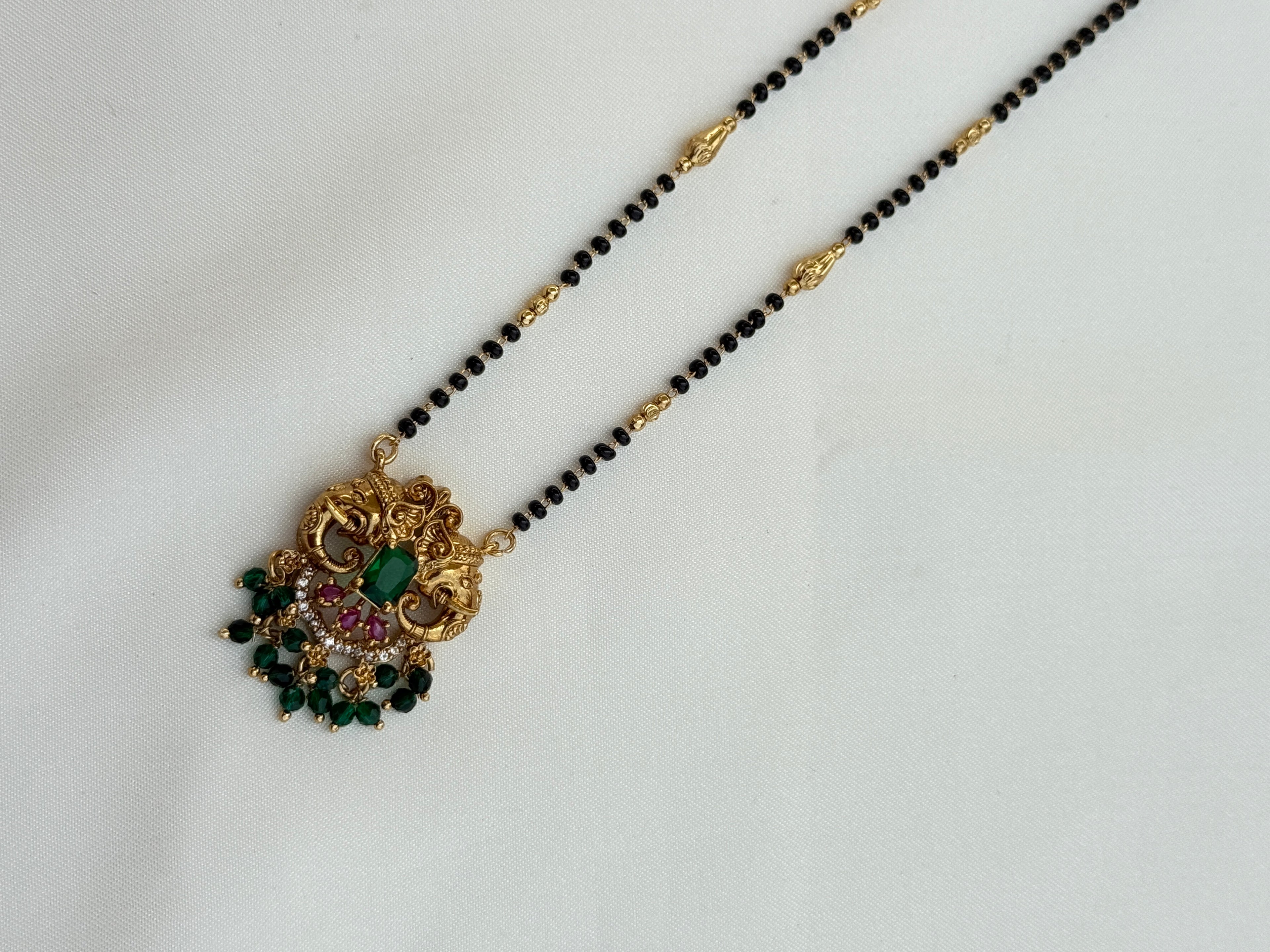 Bb023 single line elephant green bead Balck beads