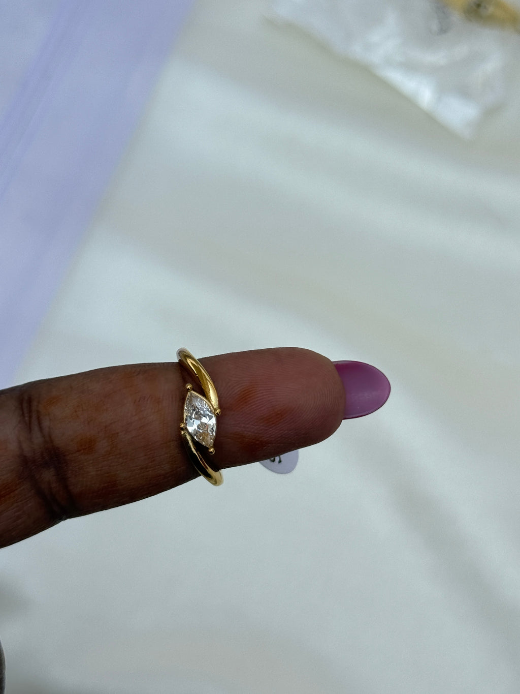 Rg058 anti tarnish white stone finger ring