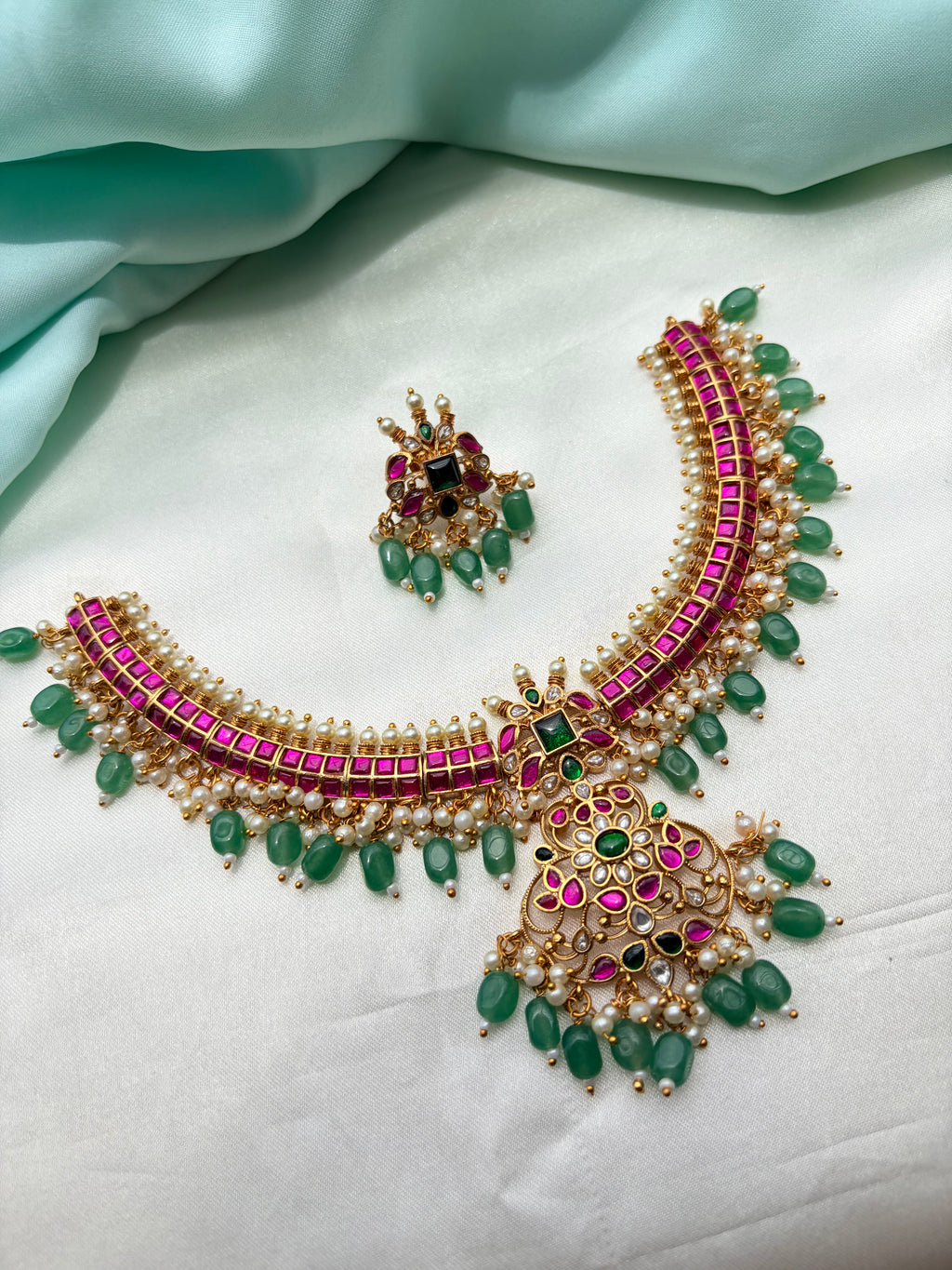 Jadau Kundan neckset with green stone finished earrings Ns958