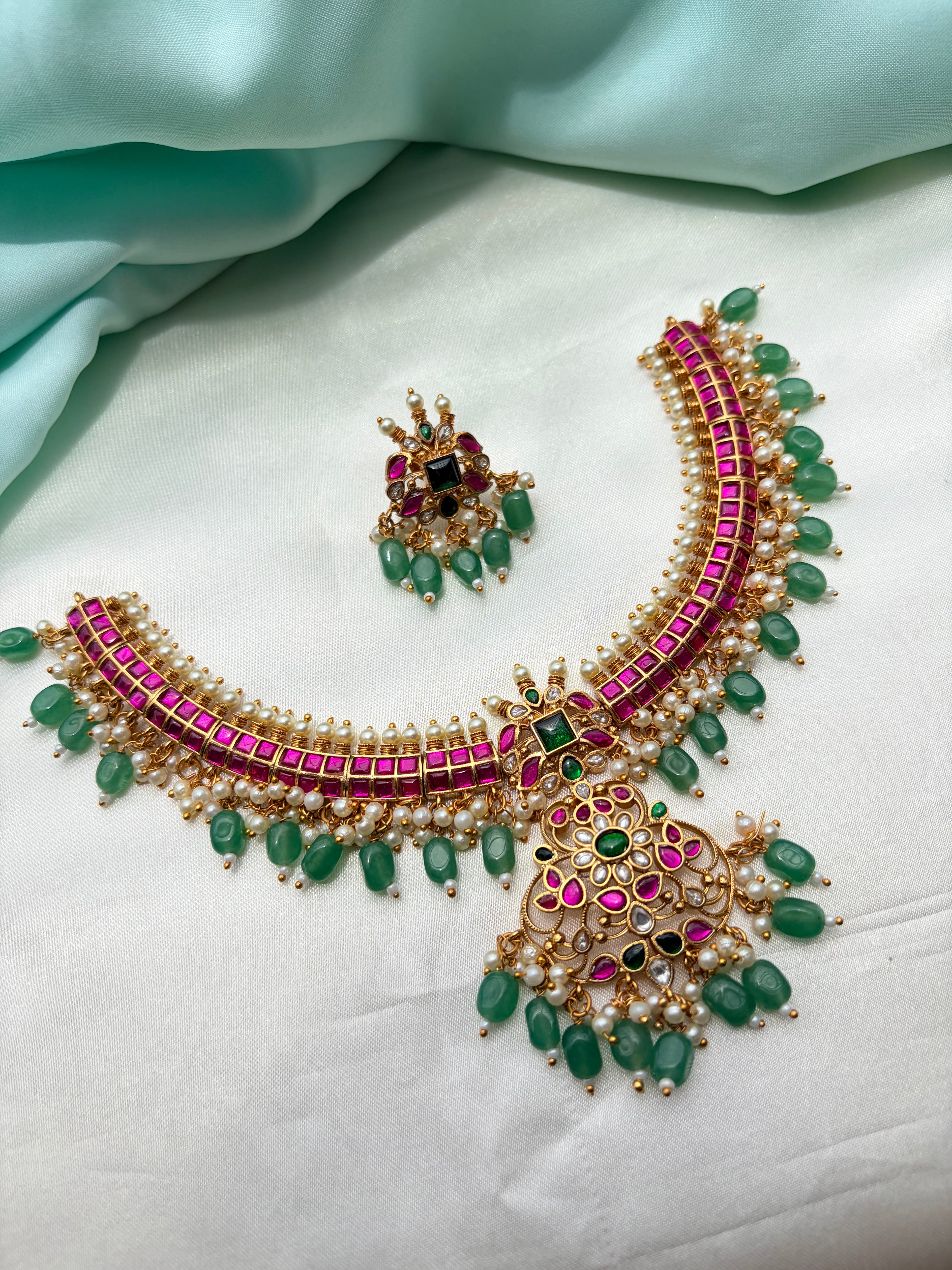 Jadau Kundan neckset with green stone finished earrings Ns958