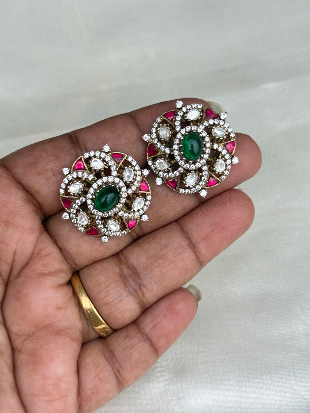 St016 jadau kundan moissanite studs