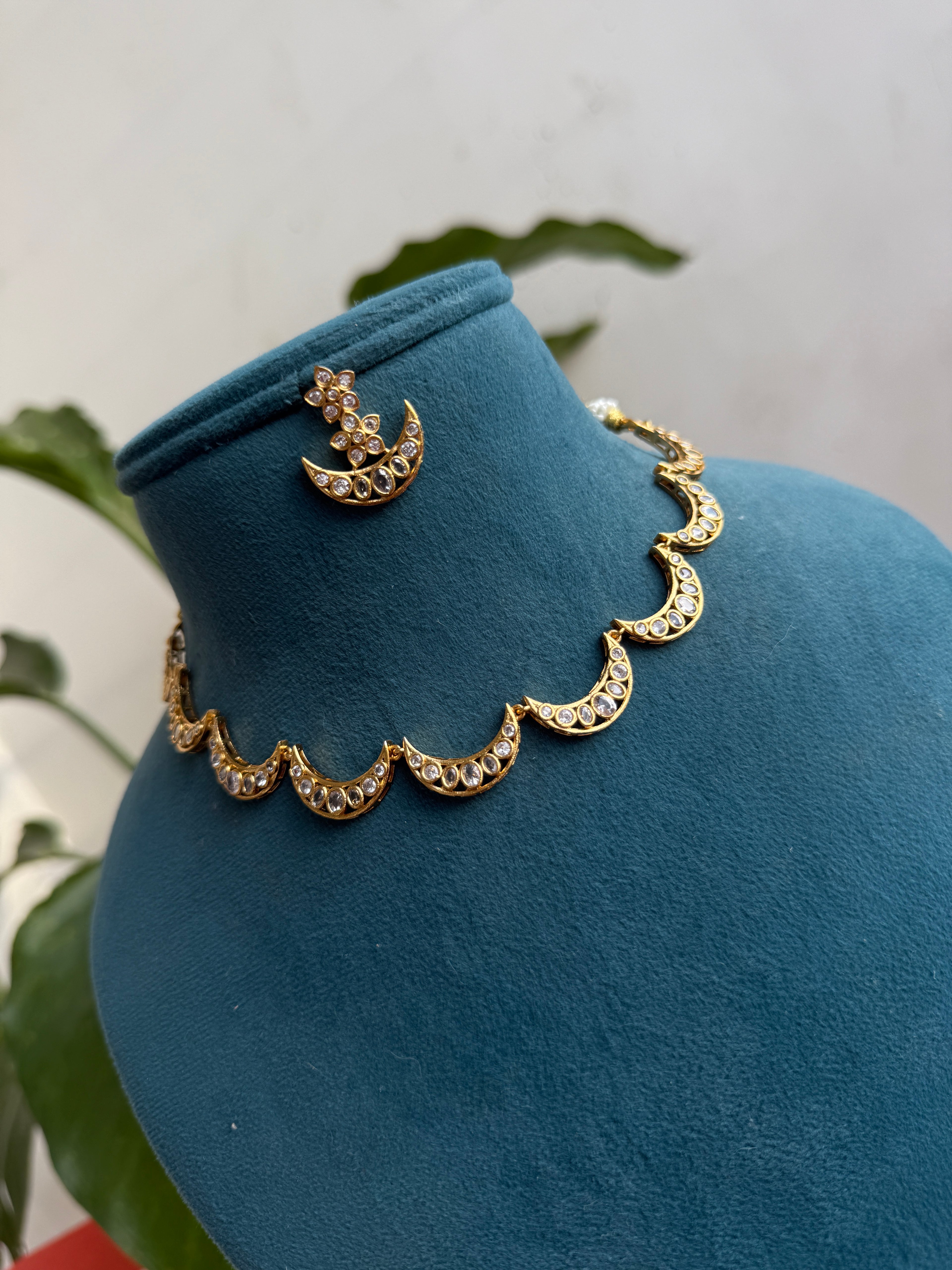 Ns500 half moon neckset
