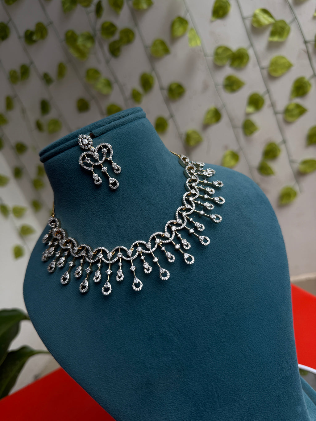 Unique diamond finish neckset with earrings ns253