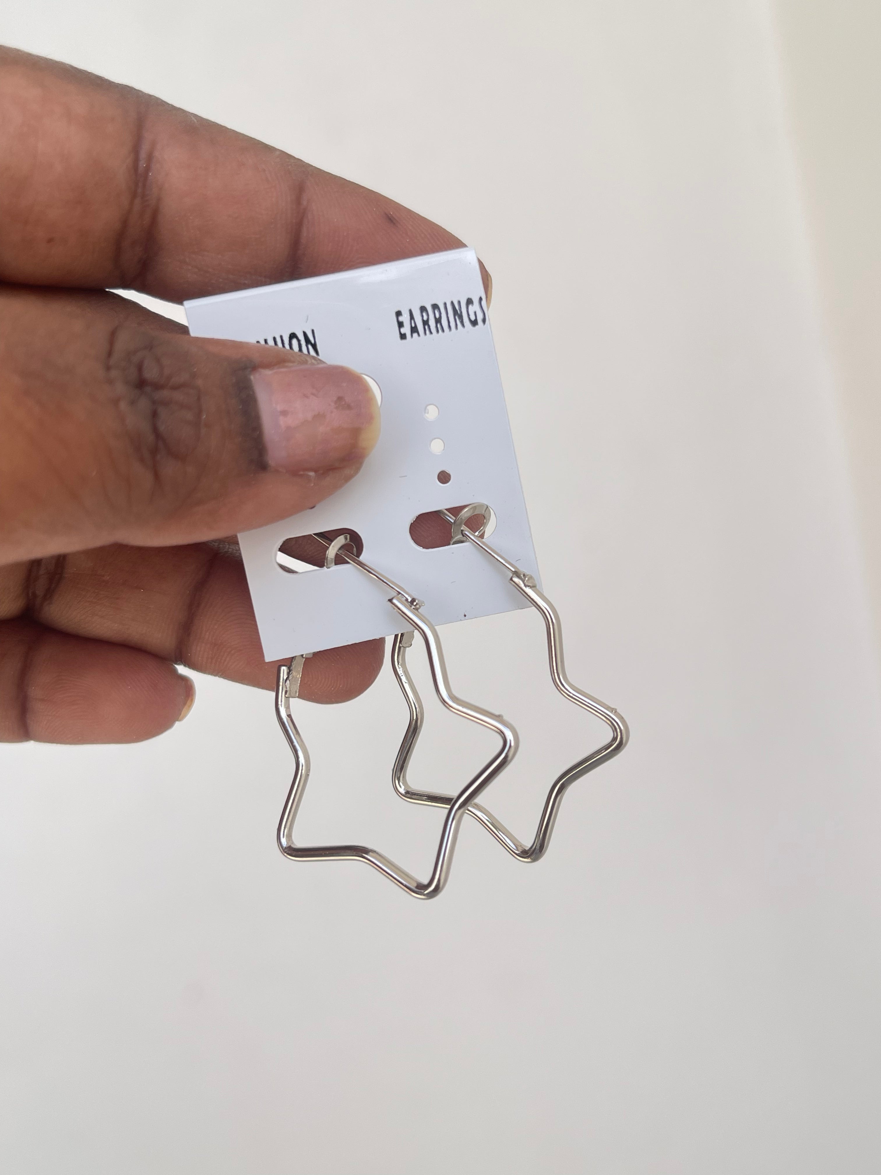 Star simple lightweight hoops silver