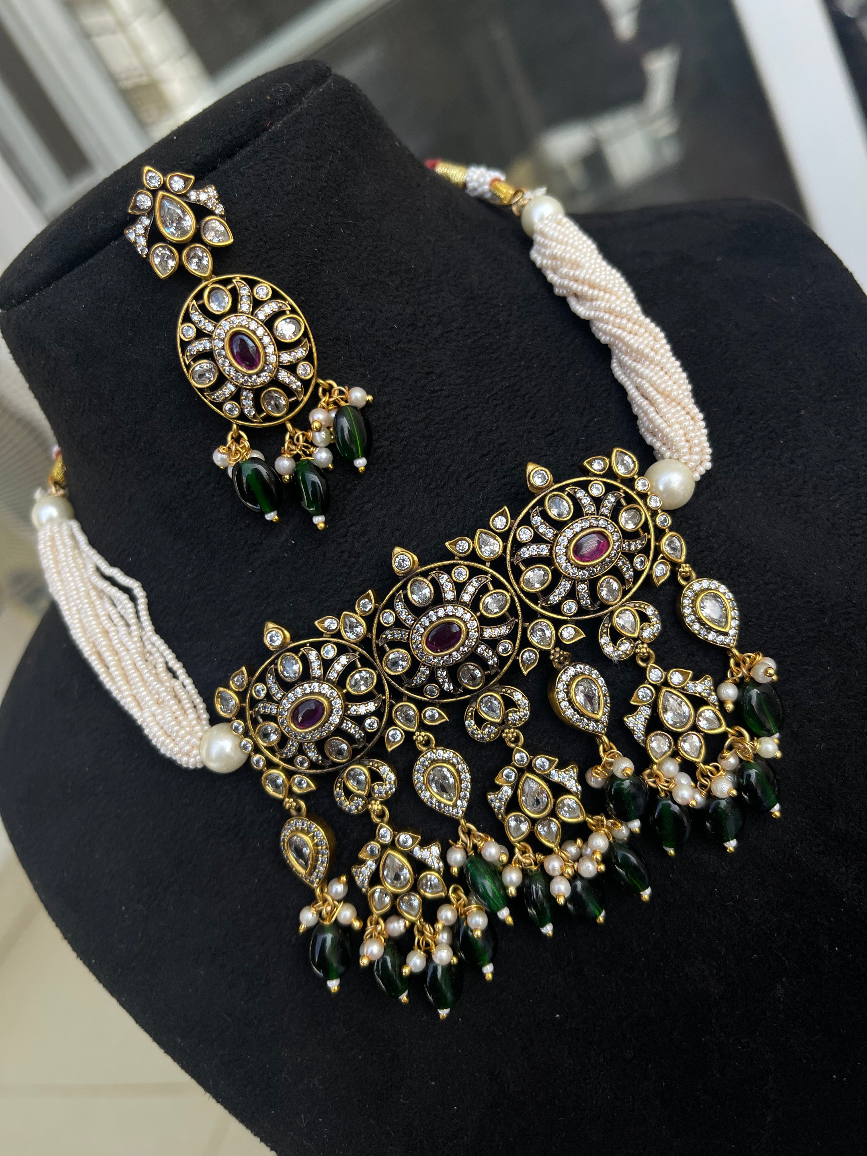 Sugar pearl Victorian choker pr005