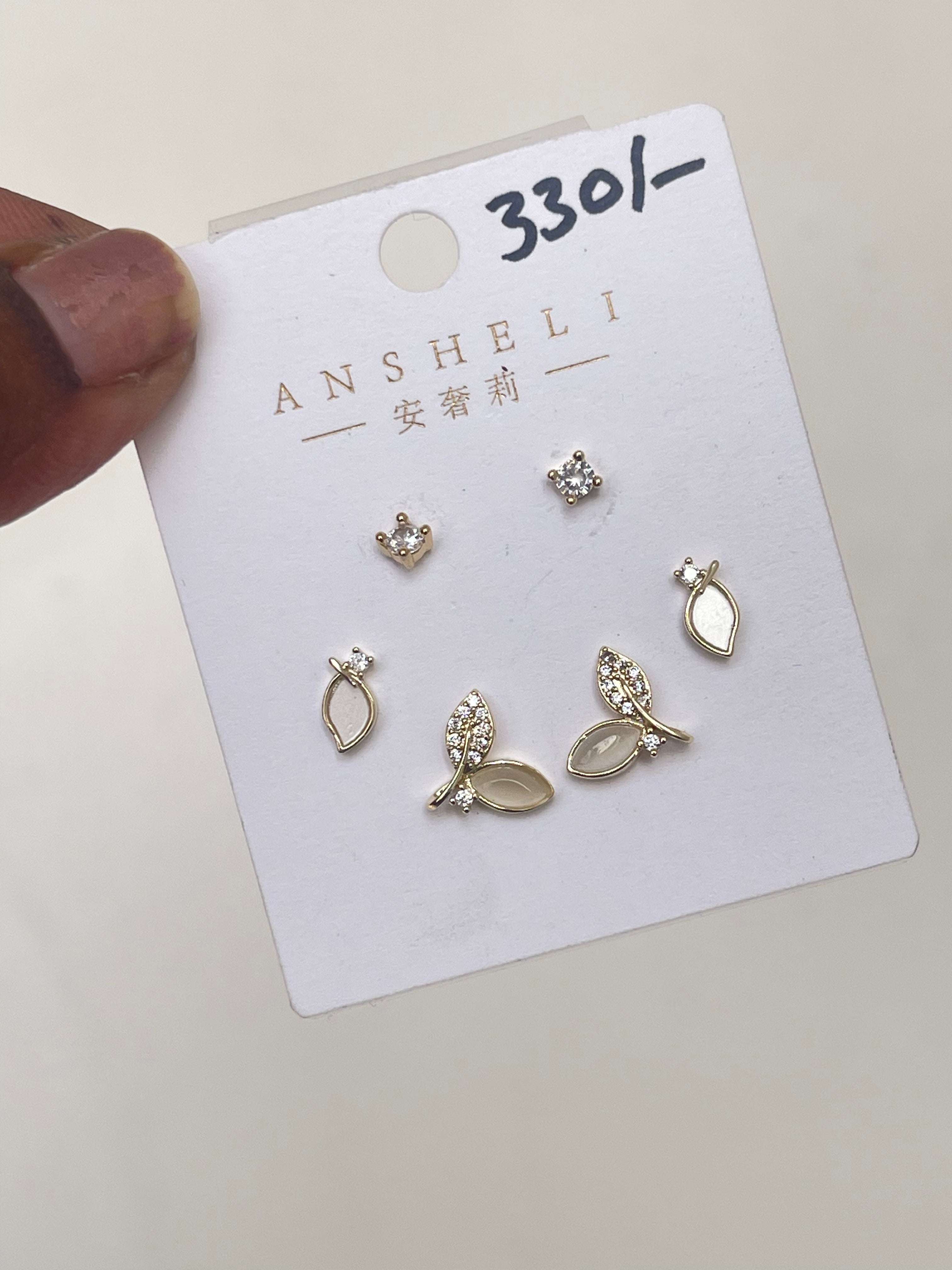 2 leaf pack of 3 studs