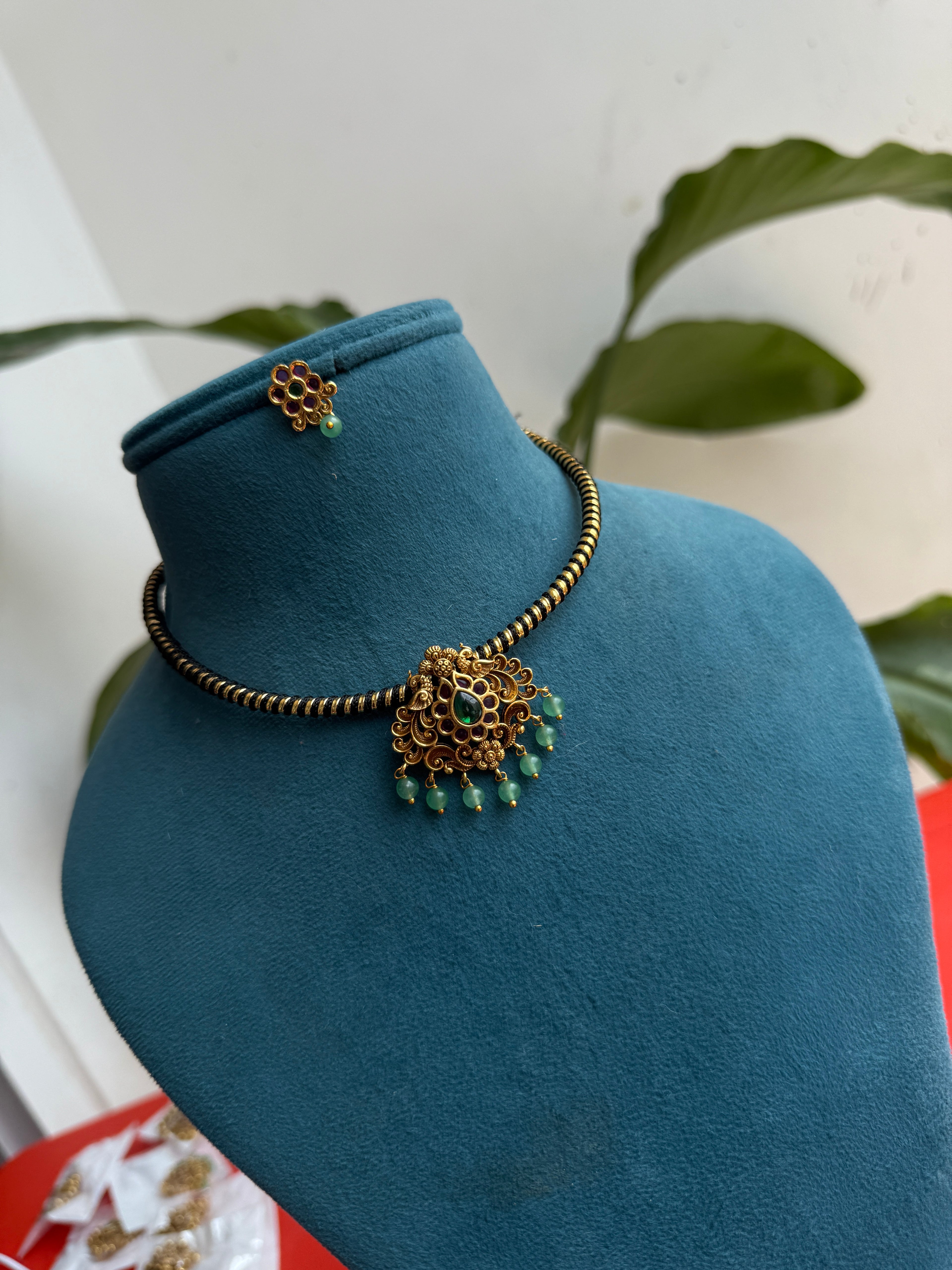 Hs010 black hasli neckset