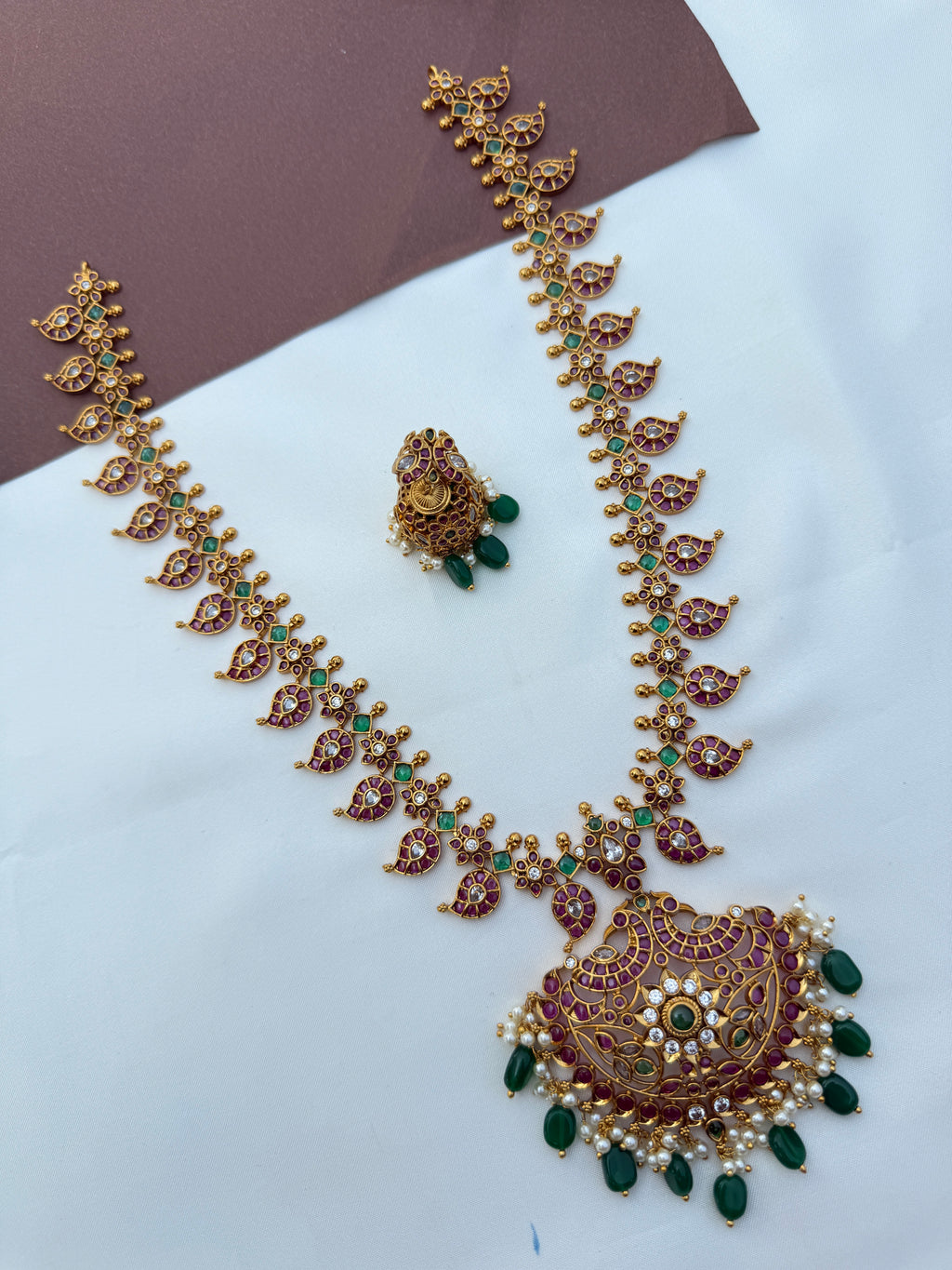 Lh573 dual peacock mango kemp laong haram with green beads