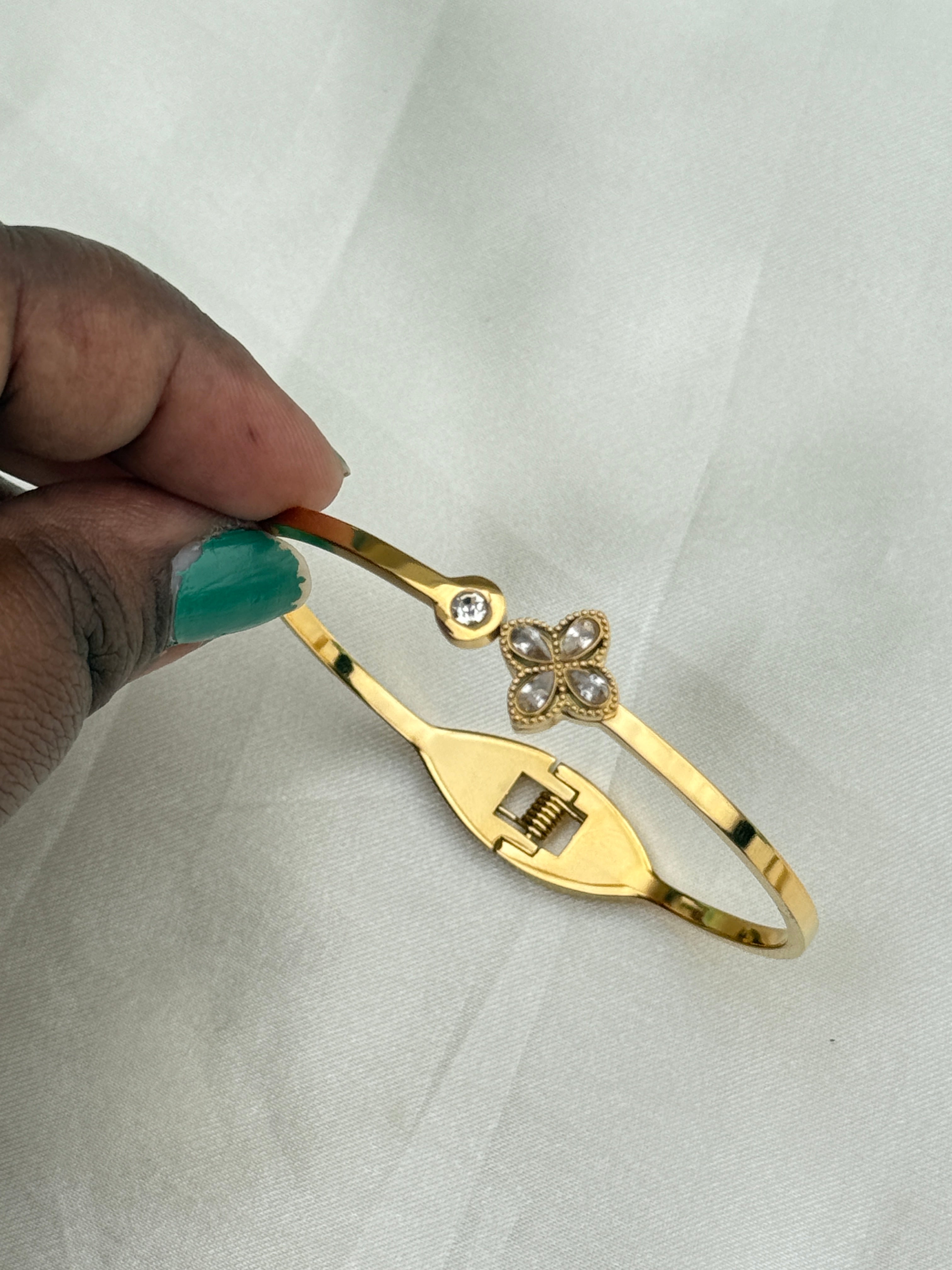 Ab580 anti tarnish flower stone 2:4 to 2:6 size opeanable kada bracelet