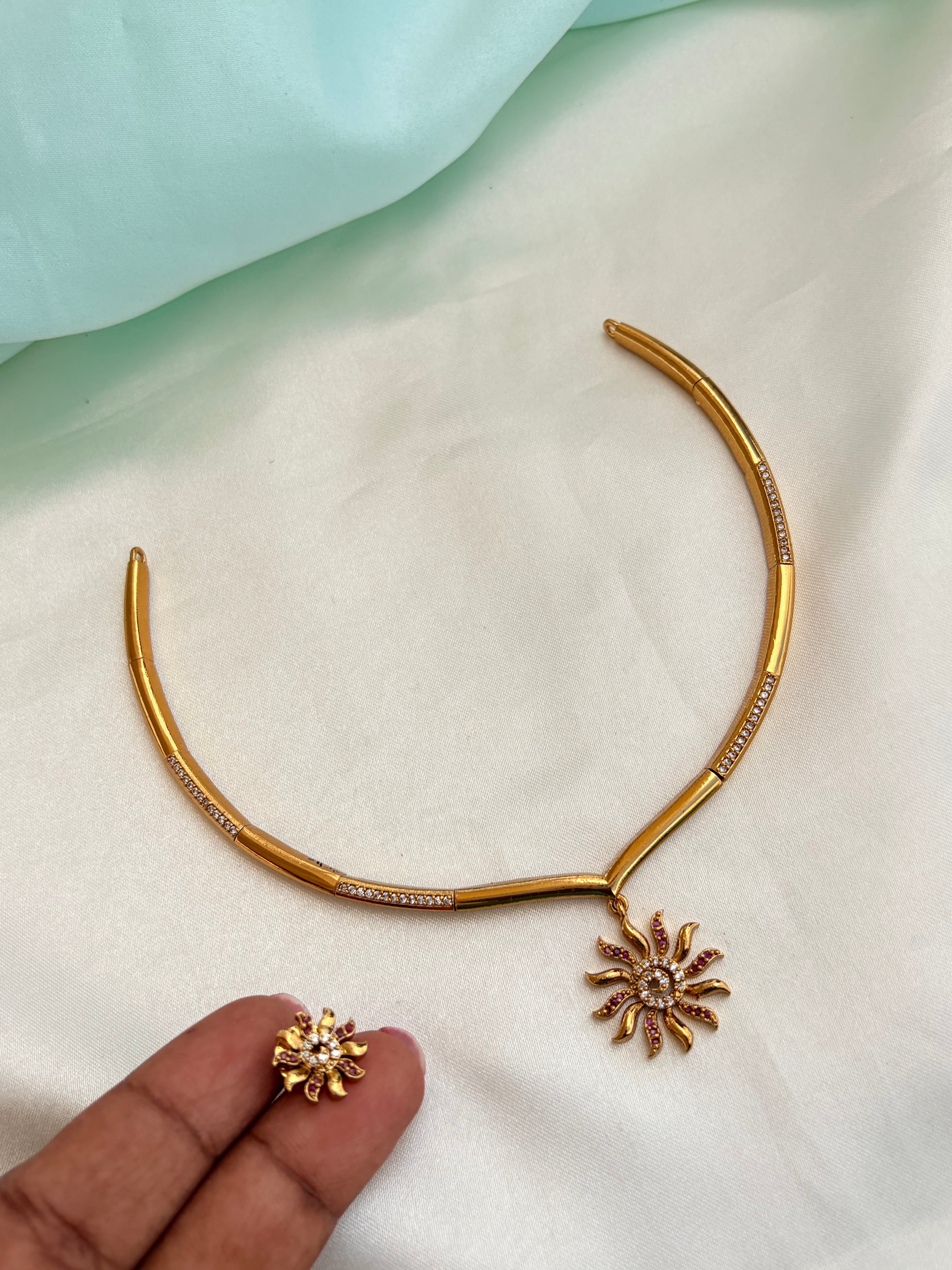 Golden Sunburst Pendant Neckset with Studs Ns970