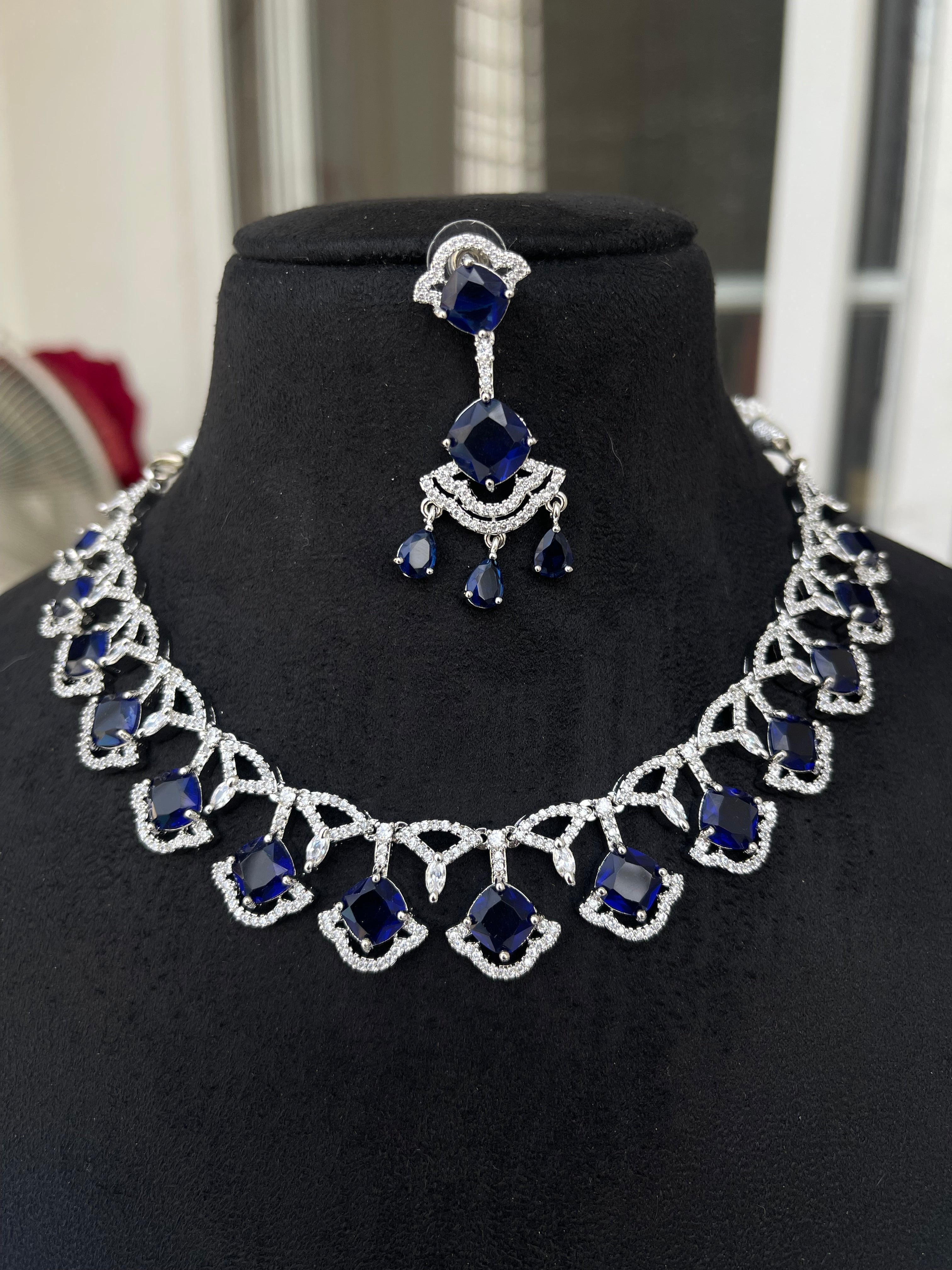 Diamond blue neckset