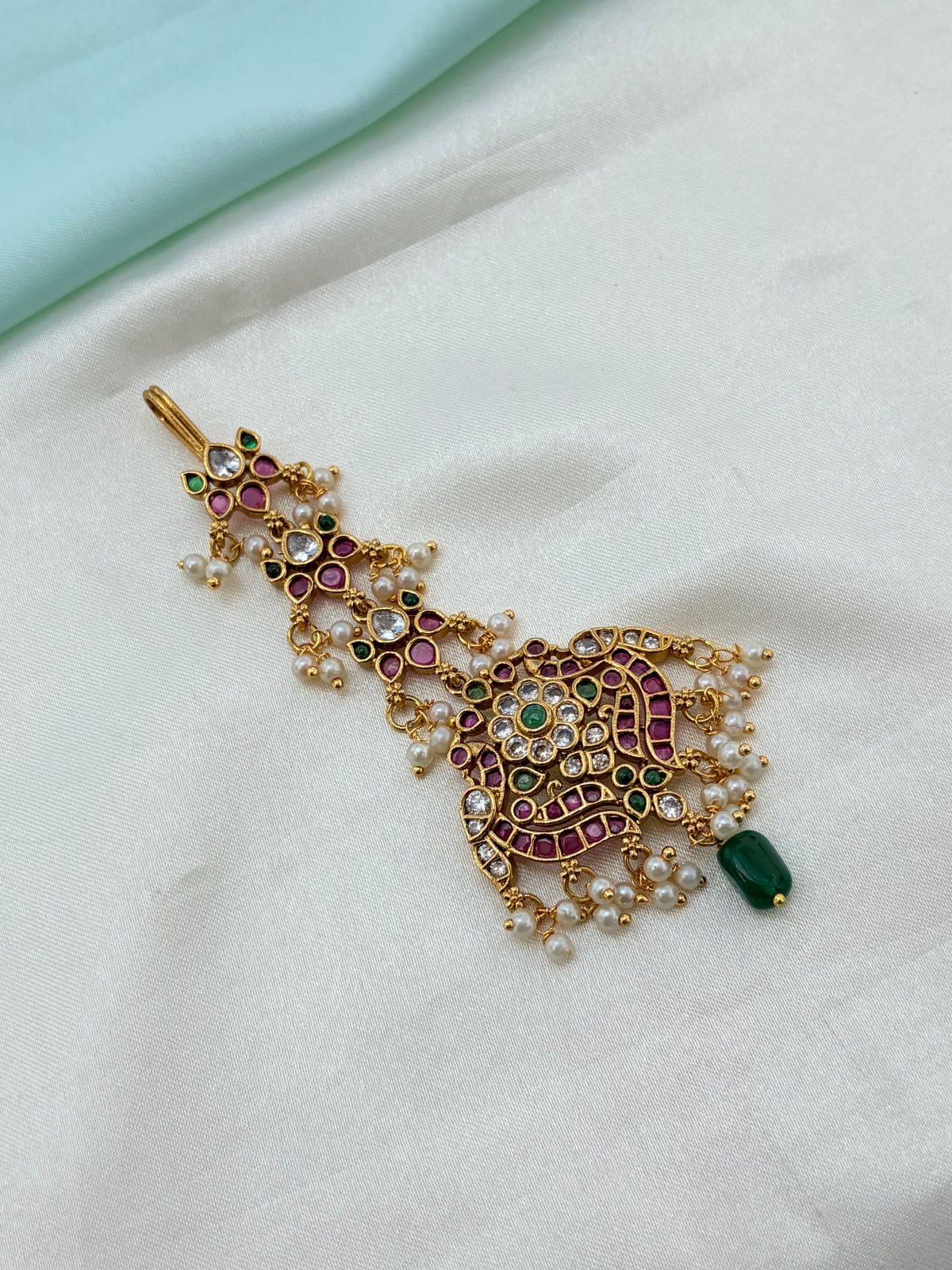 Kemp Flower design with green bead and pearls tikka tk904
