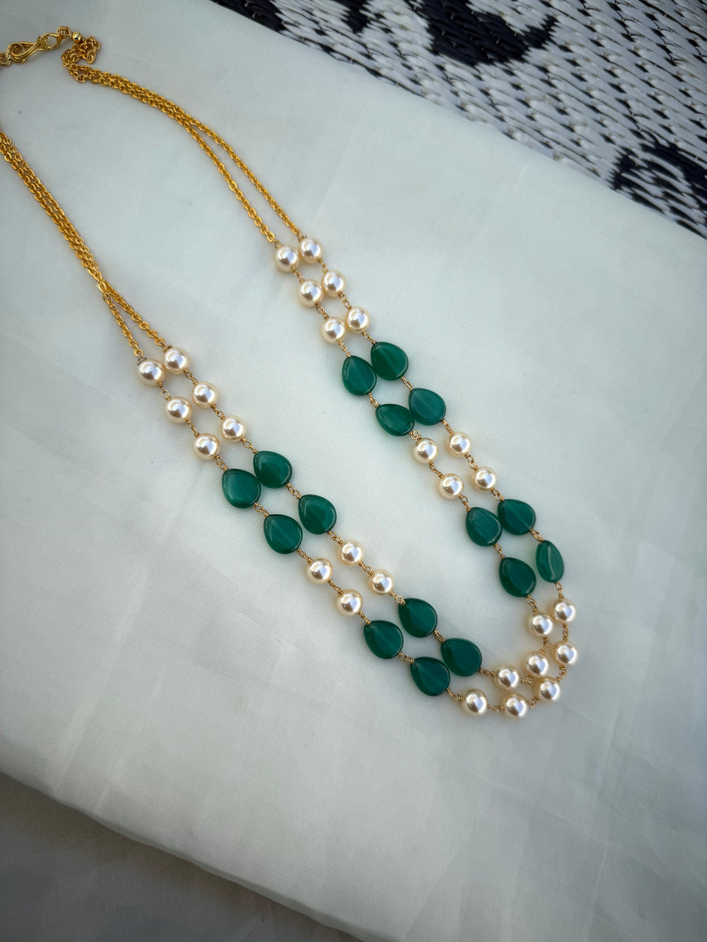 Bb232 green pearl 2 lines beads