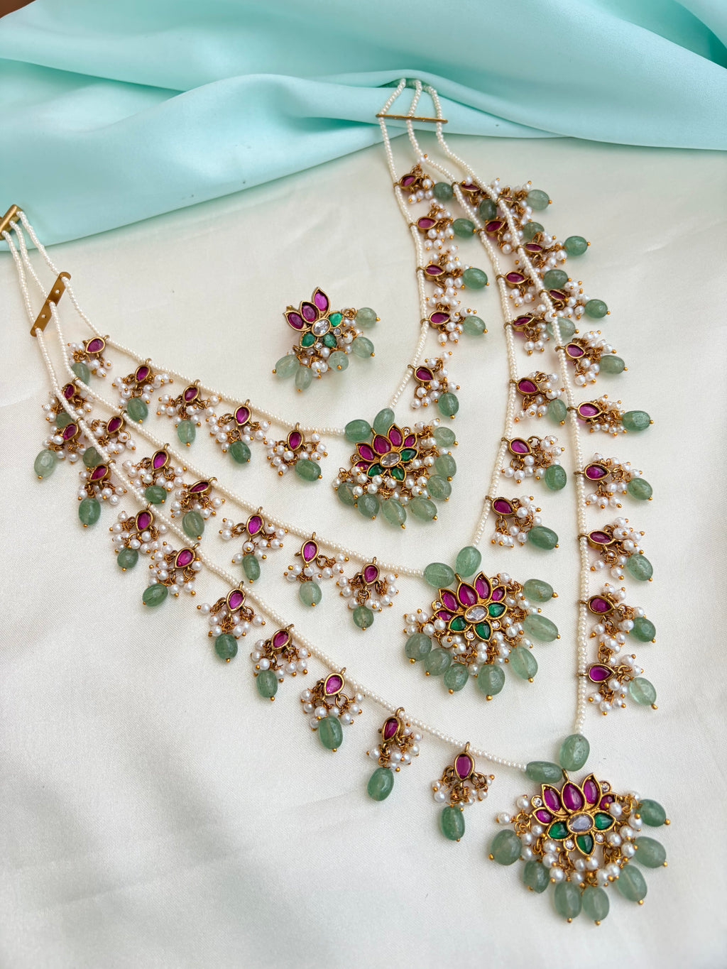 Three-layer Pearl Necklace with Ruby & Green Stone Pendants Ns310
