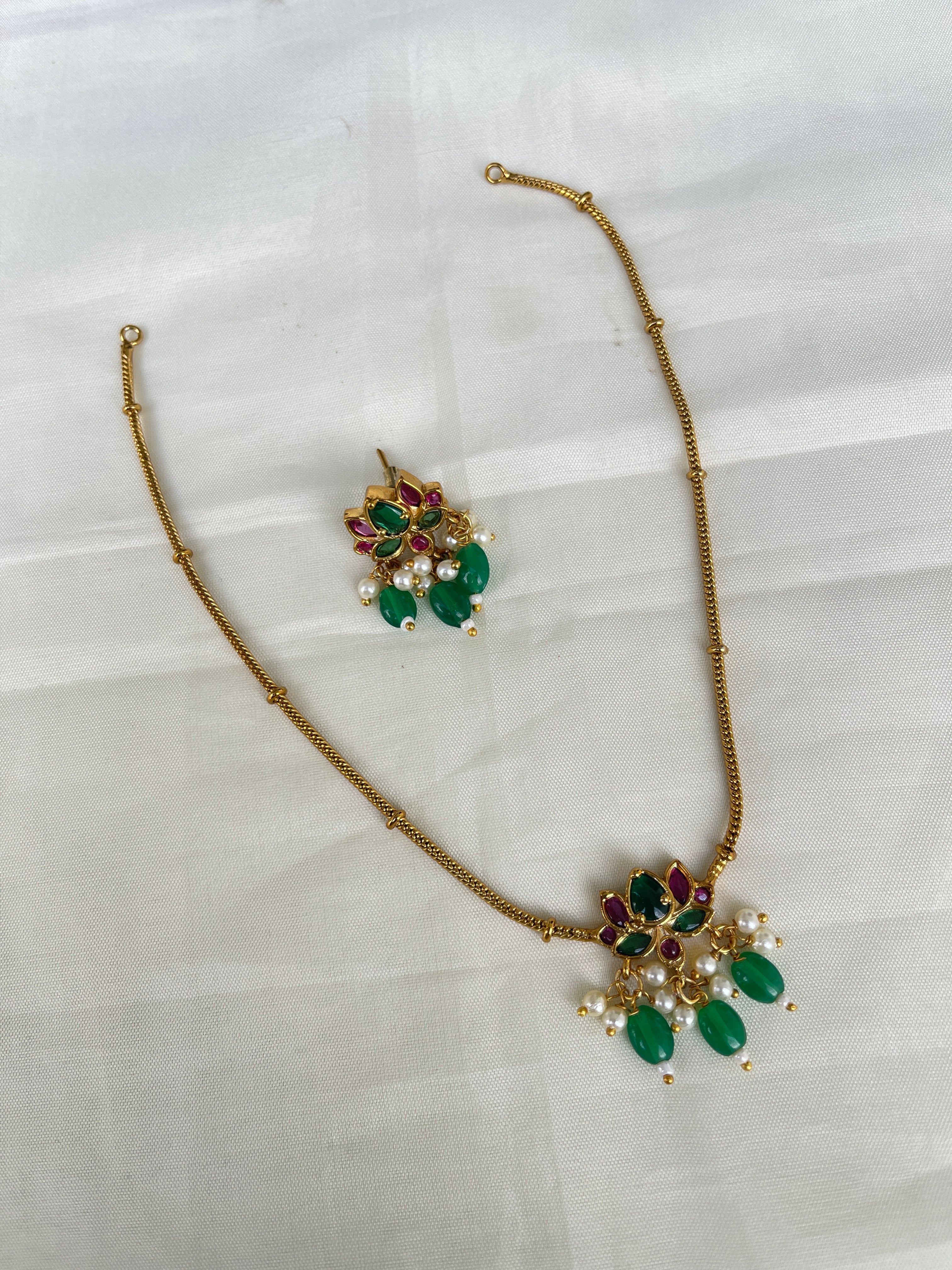 Kemp simple neckset with earrings.. kids and adults friendly too..! Ns0019