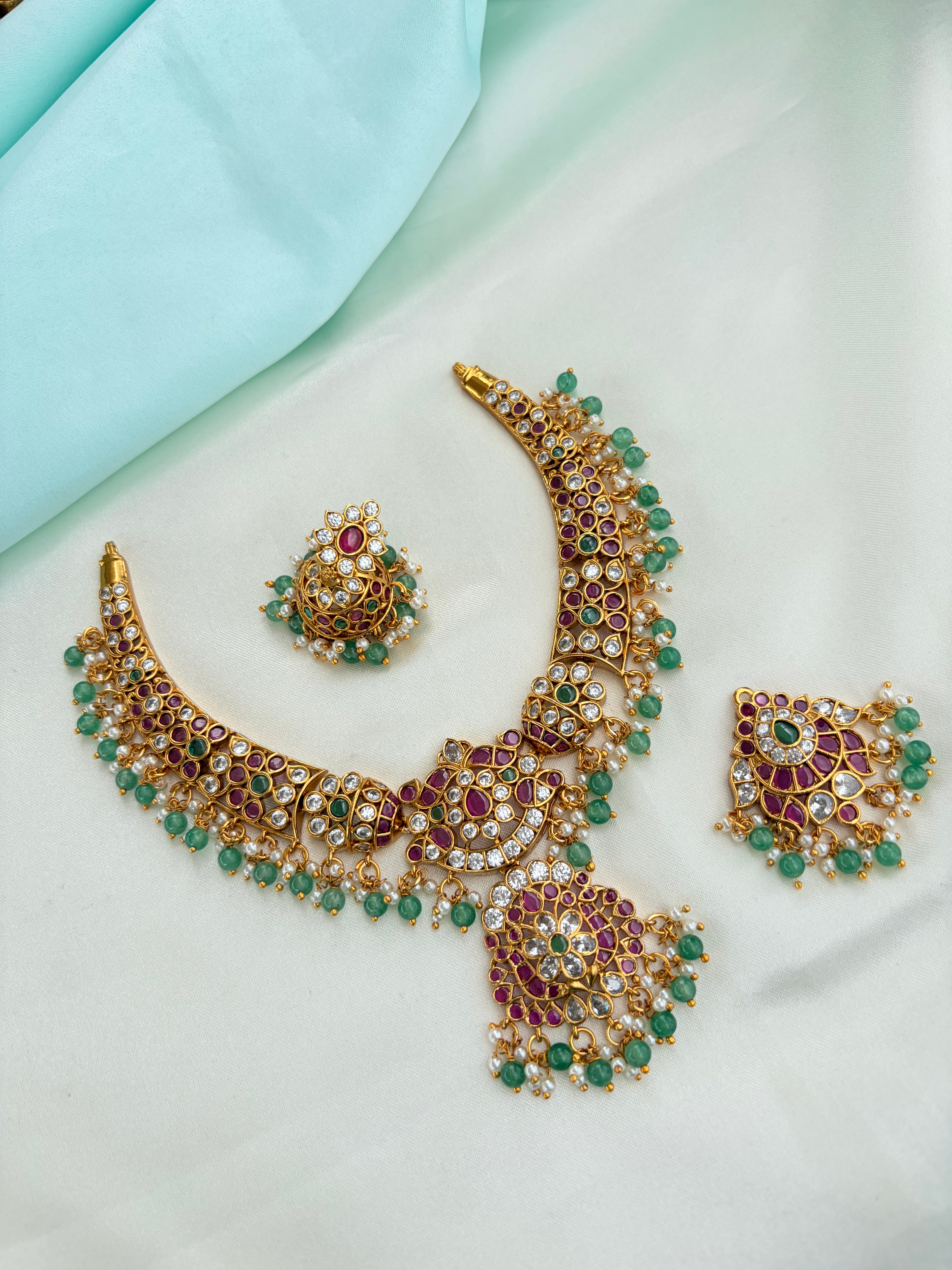 2-in-1 Changeable kemp Neckset u will get 2 pendants
