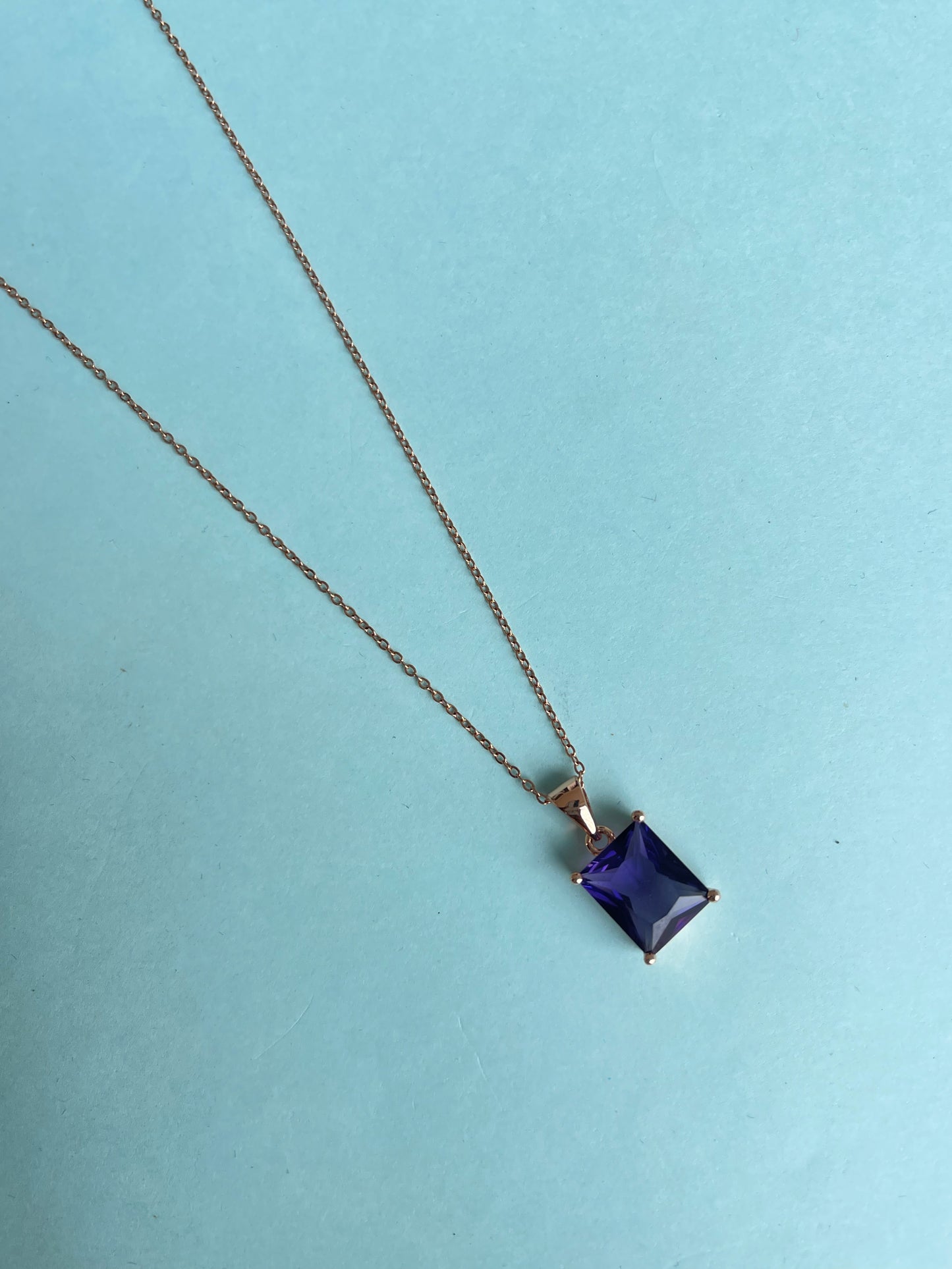 Simple dailywear chain with square pendant