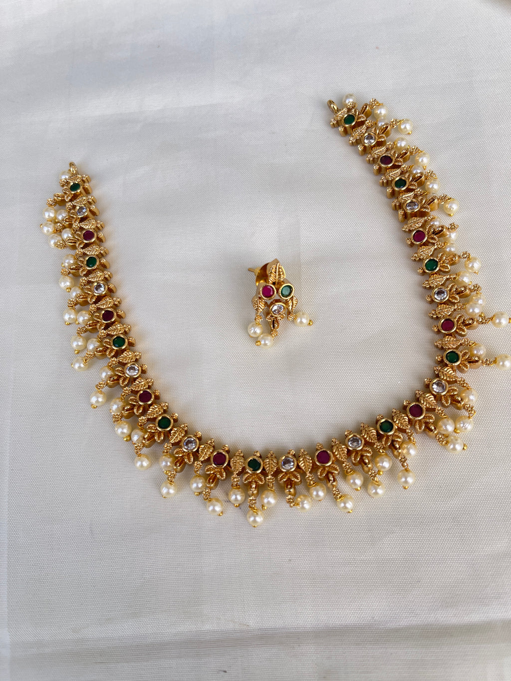Multi pearl neckset with Earrings