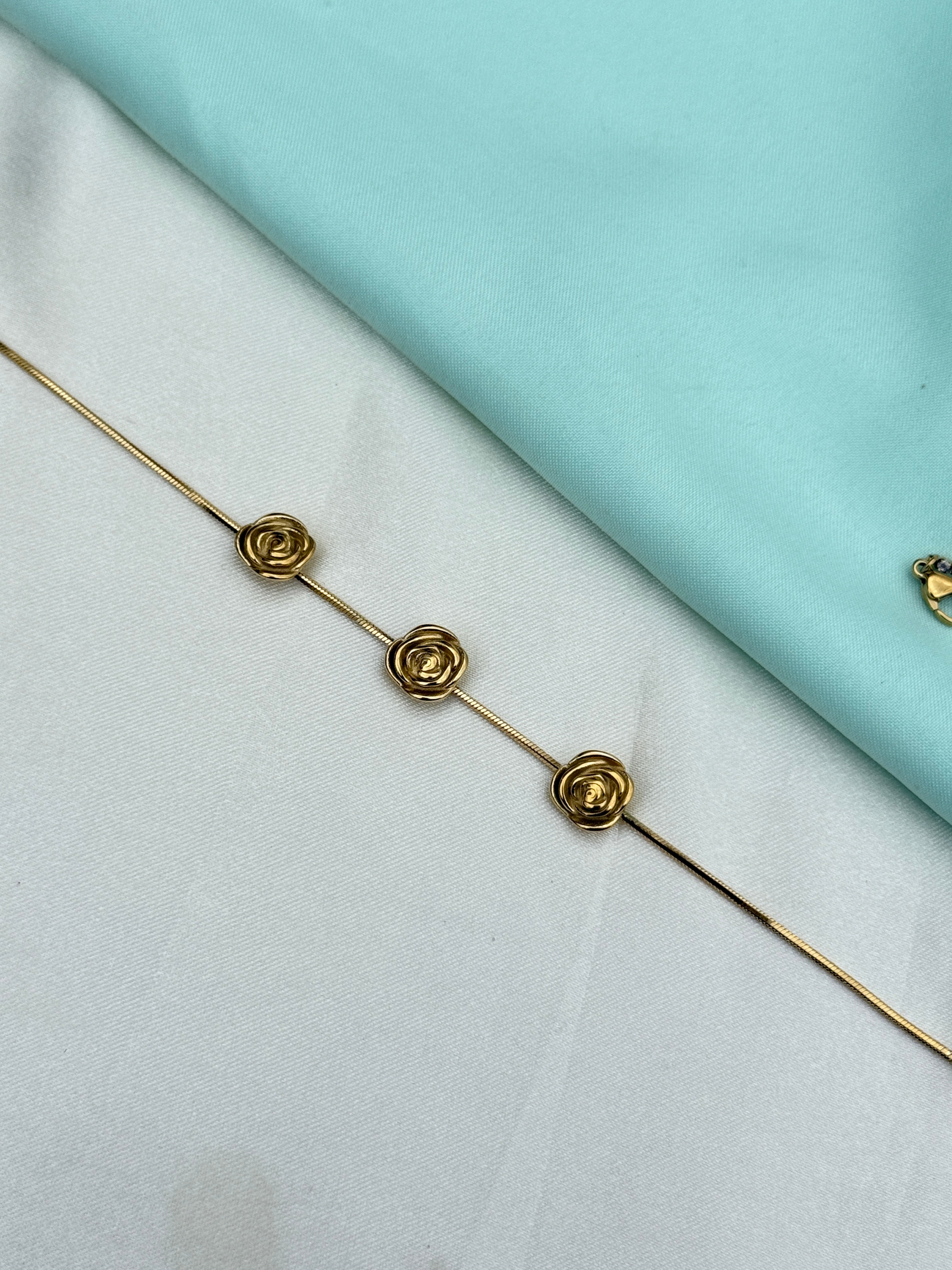 Ah606 anti tarnish 3 rose flowers 7.5 inches 2.4 to 2.6 adjustable chain bracelet