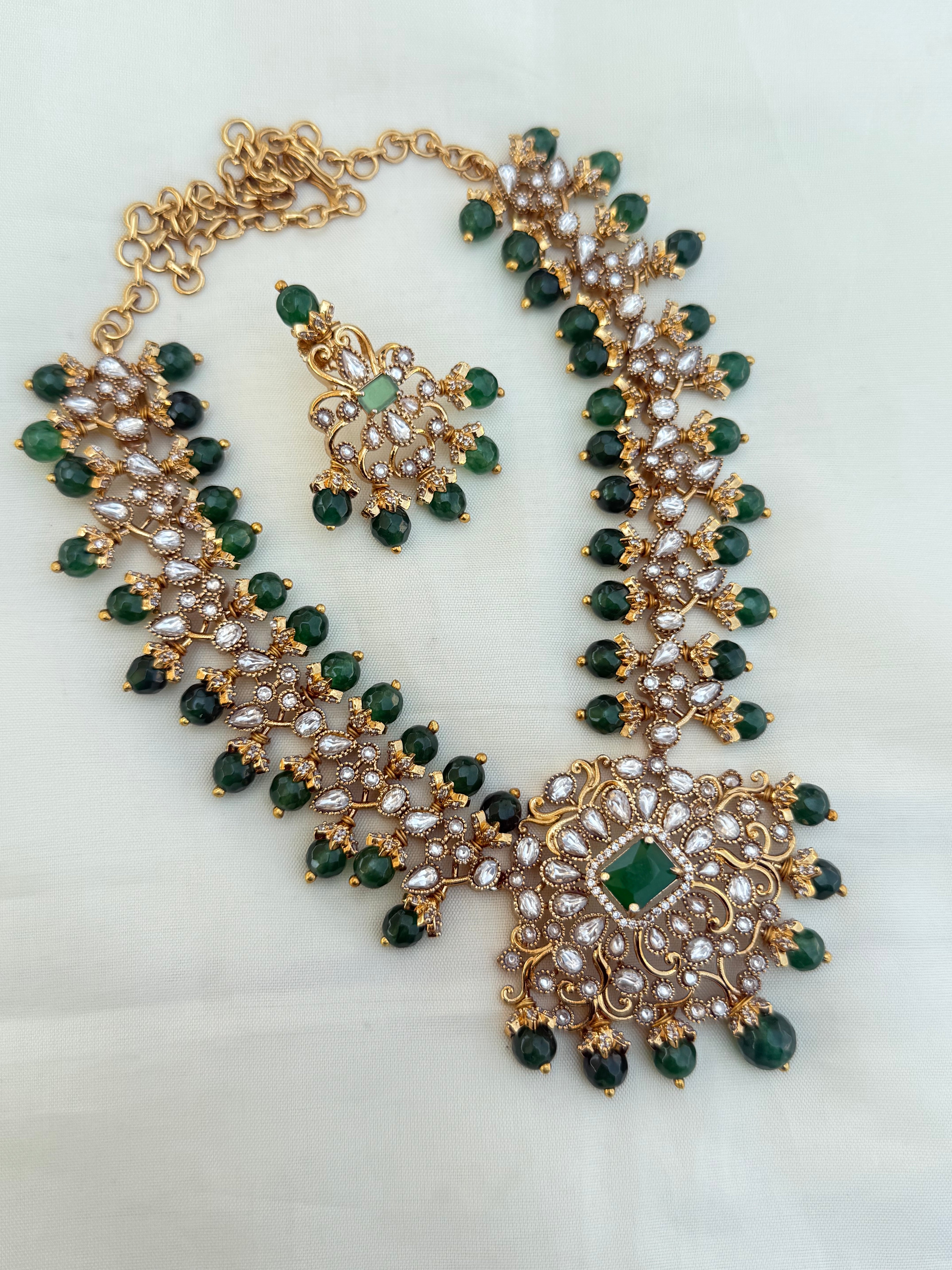 Ns30002 uncut Kundan green beads Neckset
