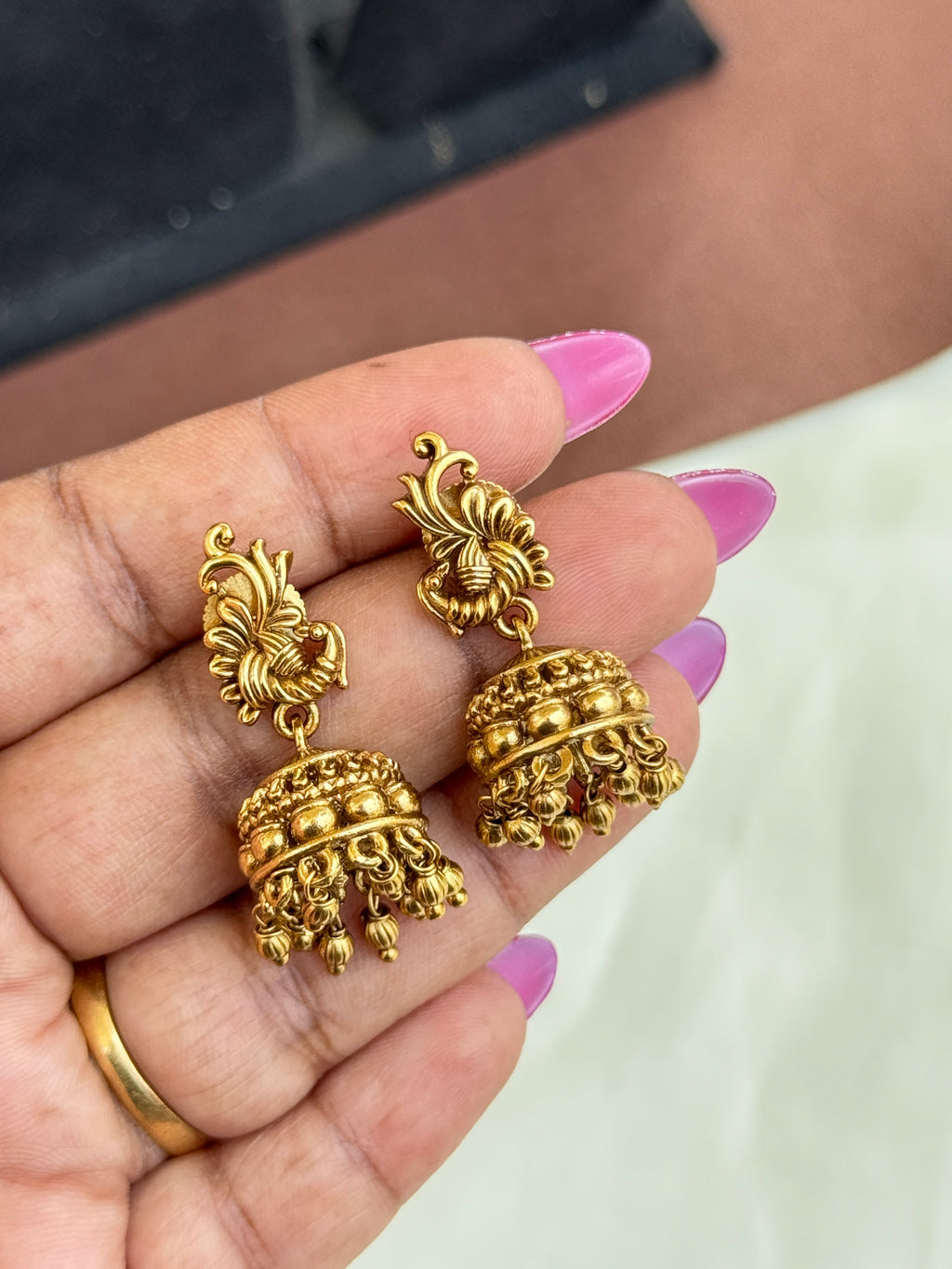 Er56 peacock gold ball butta Earrings