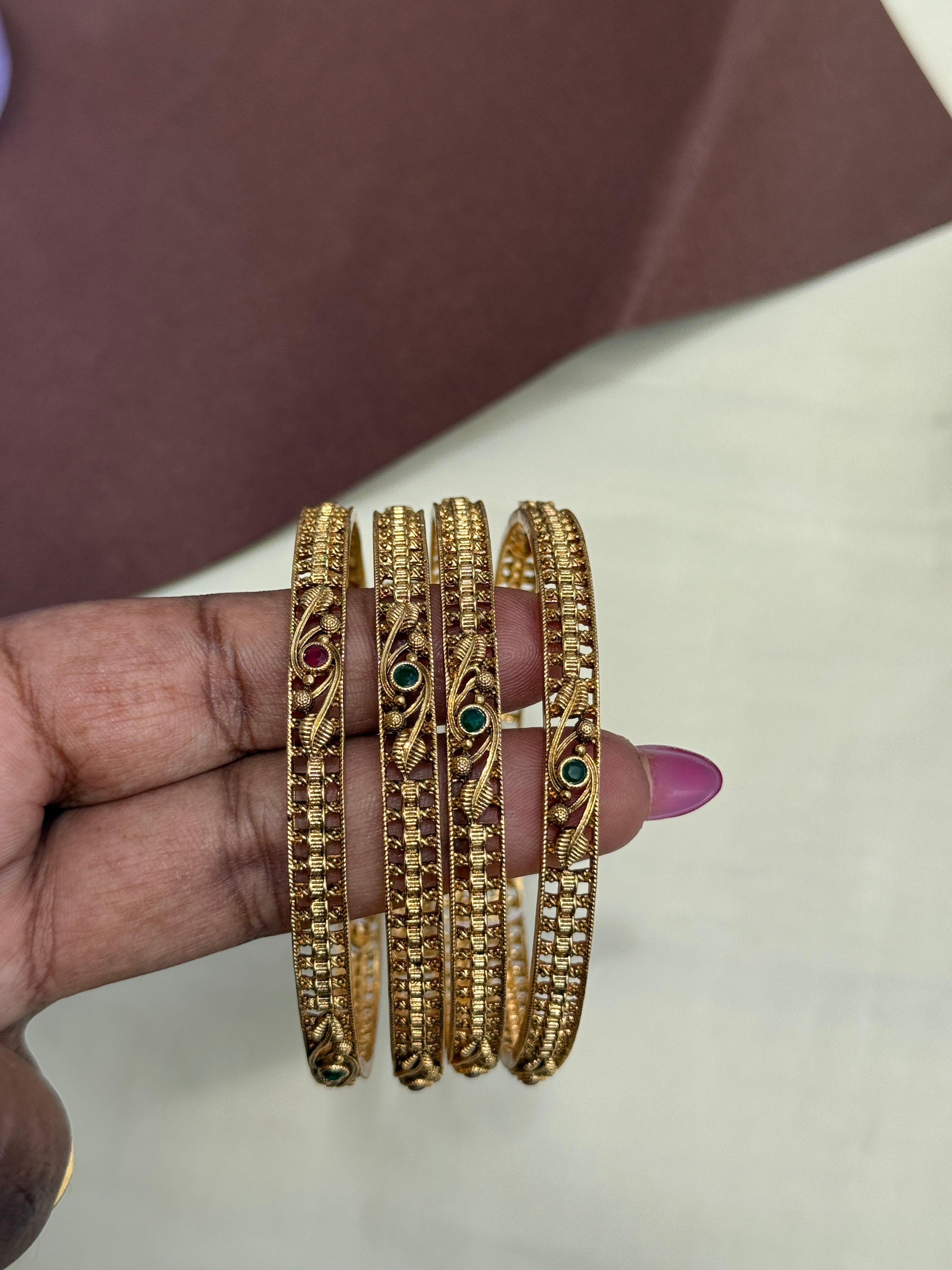 Sb107 set of 4 flower bangles..!