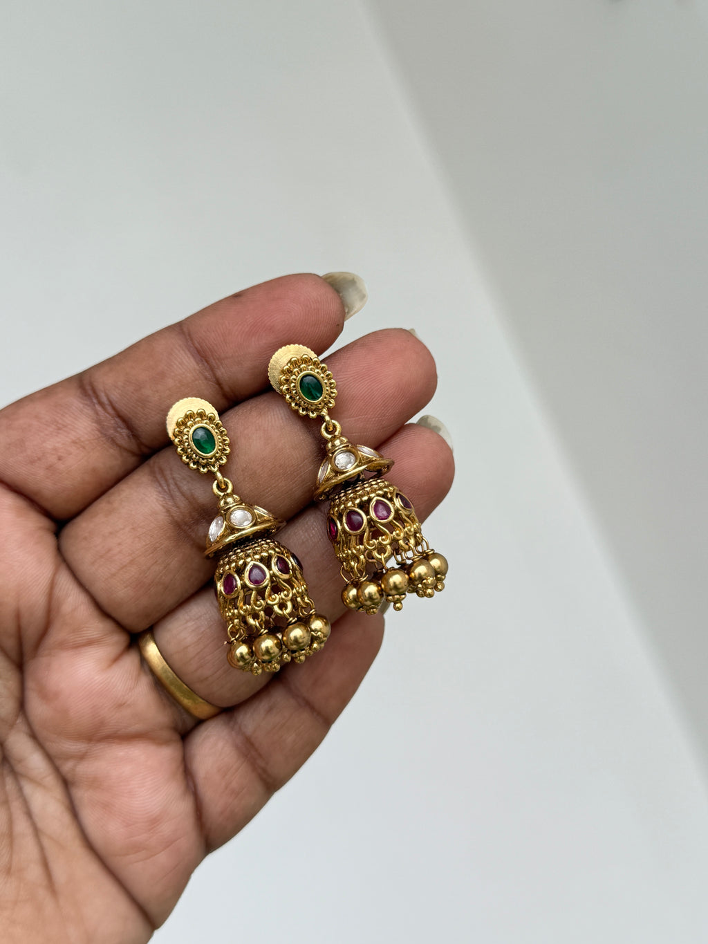 Er131 kemp Kundan small butta Earrings